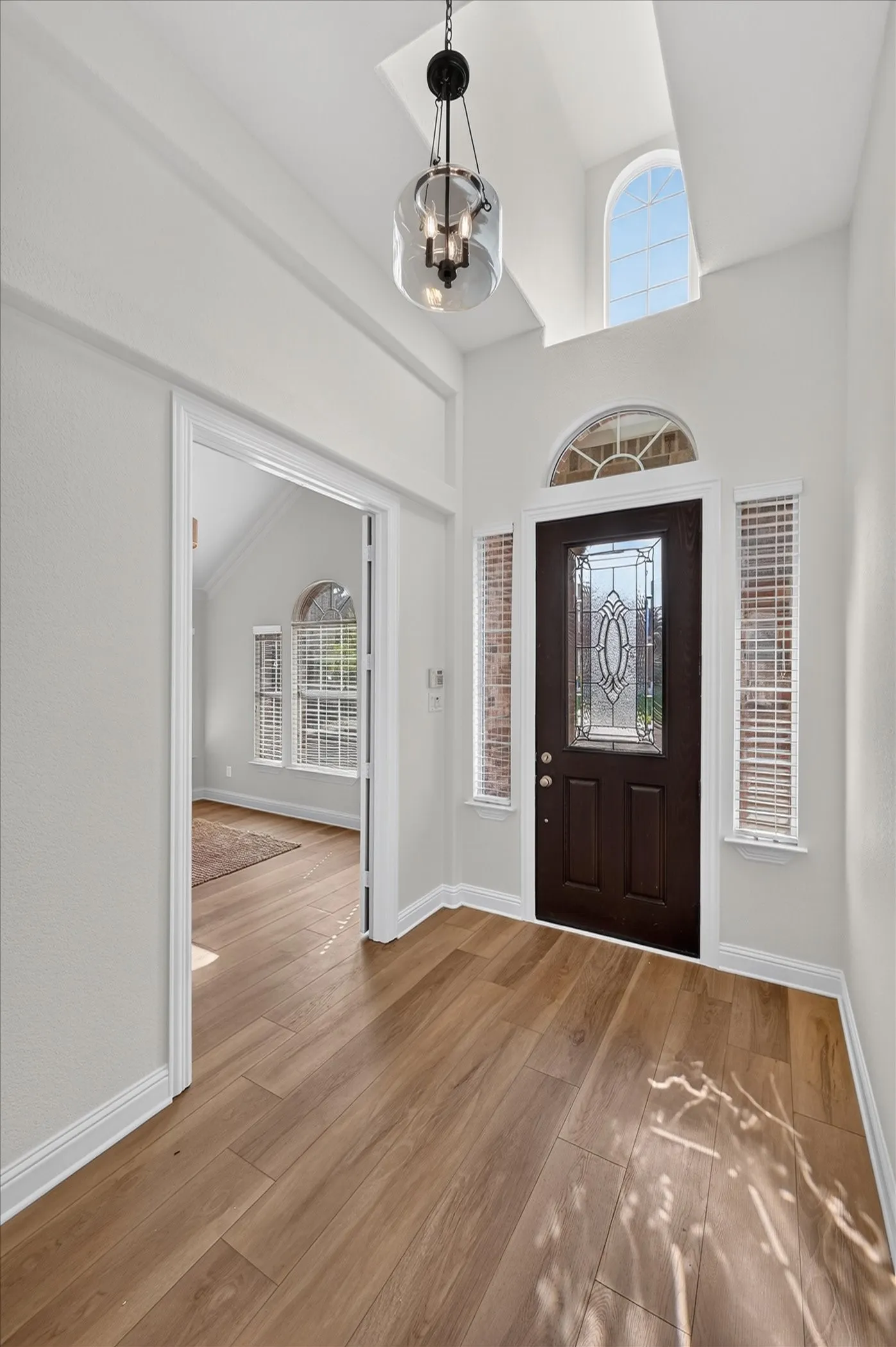 Single Family Residence For Sale in Dallas County , 10328 Offshore Drive, Irving, Texas 75063, 3 Bedroom, 3 Bathroom, 2 Garage spaces, 2,463 Sqft, built in 2004, mls#21378375, Real Estate Agent in Irving, Homes For Sale in Dallas county, Homes For Sale in Irving, Realtor in Irving Texas, Real Estate Brokerage Independent Realty Texas, Luminita Cordes Realtor