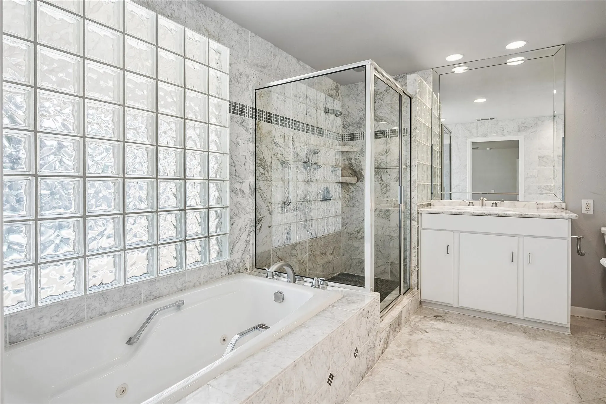 Single Family Residence For Sale in Dallas County , 4108 Myerwood Lane, Dallas, Texas 75244, 3 Bedroom, 4 Bathroom, 2 Garage spaces, 3,149 Sqft, built in 1967, mls#21370911, Real Estate Agent in Dallas, Homes For Sale in Dallas county, Homes For Sale in Dallas, Realtor in Dallas Texas, Real Estate Brokerage Independent Realty Texas, Luminita Cordes Realtor