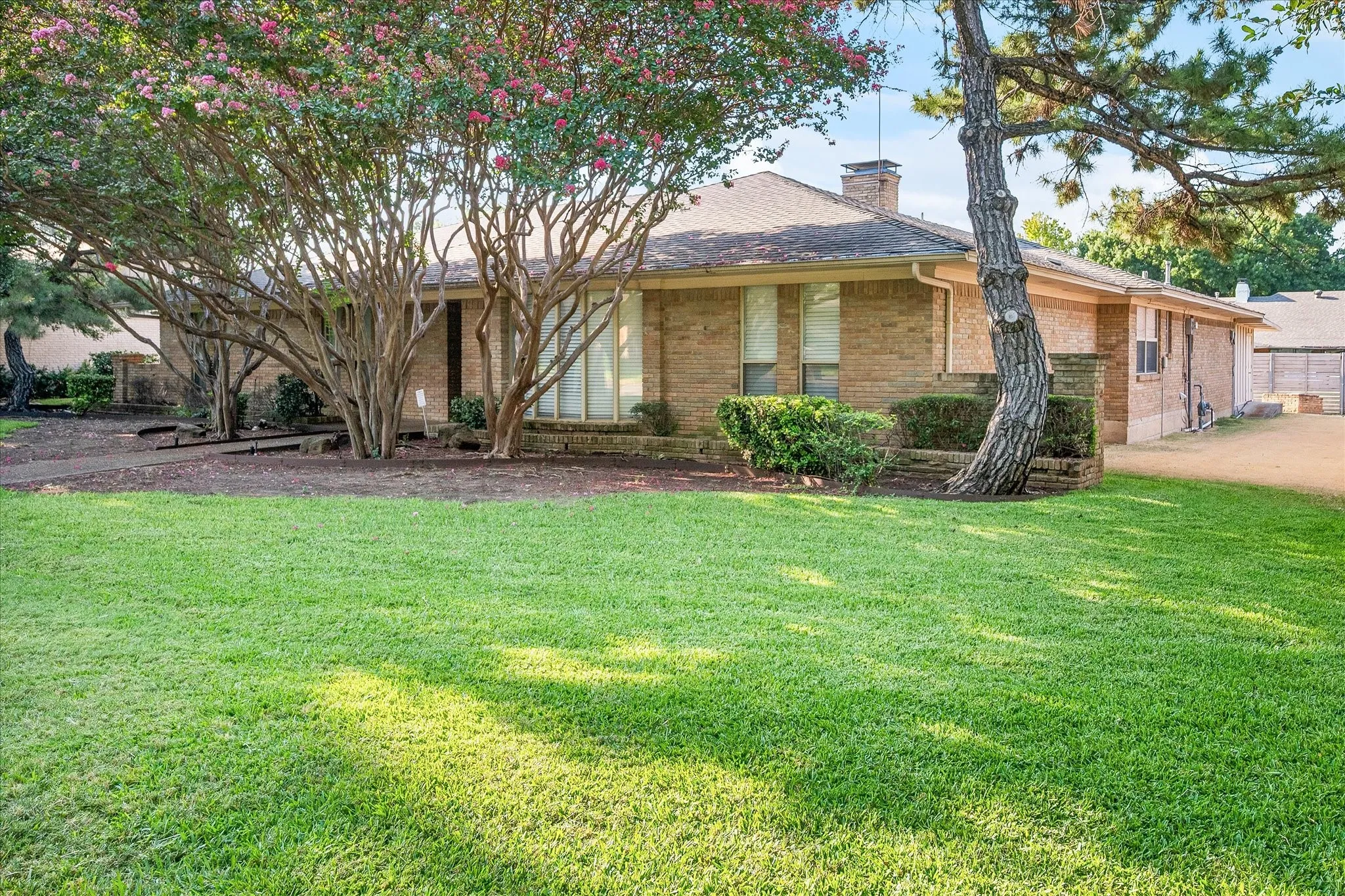 Single Family Residence For Sale in Dallas County , 4108 Myerwood Lane, Dallas, Texas 75244, 3 Bedroom, 4 Bathroom, 2 Garage spaces, 3,149 Sqft, built in 1967, mls#21370911, Real Estate Agent in Dallas, Homes For Sale in Dallas county, Homes For Sale in Dallas, Realtor in Dallas Texas, Real Estate Brokerage Independent Realty Texas, Luminita Cordes Realtor