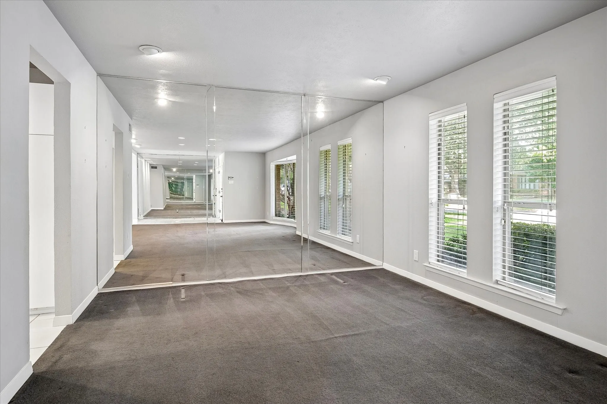 Single Family Residence For Sale in Dallas County , 4108 Myerwood Lane, Dallas, Texas 75244, 3 Bedroom, 4 Bathroom, 2 Garage spaces, 3,149 Sqft, built in 1967, mls#21370911, Real Estate Agent in Dallas, Homes For Sale in Dallas county, Homes For Sale in Dallas, Realtor in Dallas Texas, Real Estate Brokerage Independent Realty Texas, Luminita Cordes Realtor