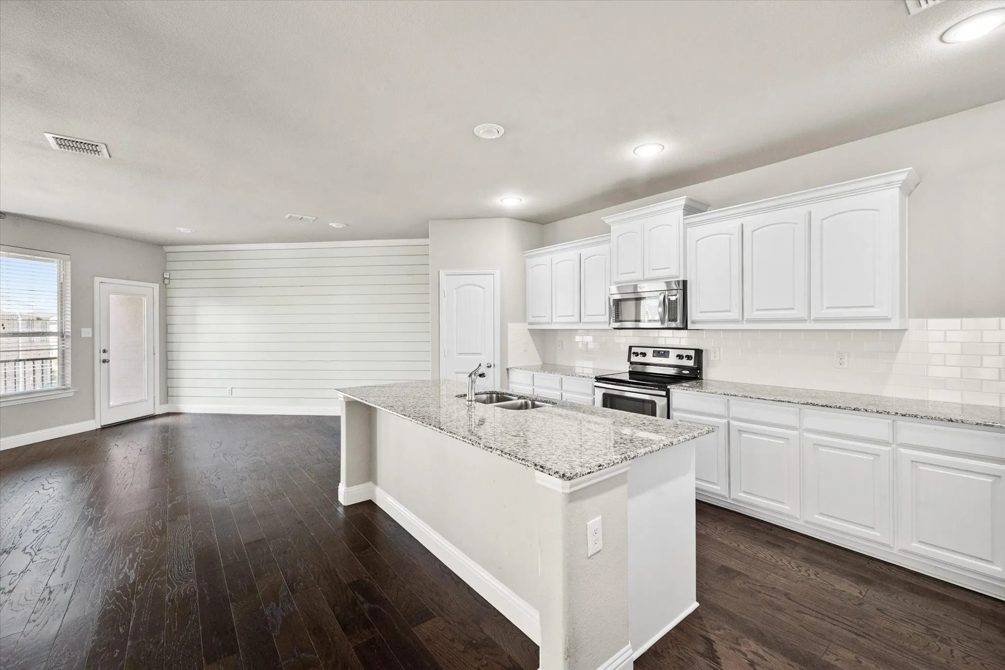 Condominium For Sale in Dallas County , 2630 Villa Di Lago 6, Grand Prairie, Texas 75054, 2 Bedroom, 2 Bathroom, 2 Garage spaces, 1,806 Sqft, built in 2014, mls#21377774, Real Estate Agent in Grand Prairie, Homes For Sale in Dallas county, Homes For Sale in Grand Prairie, Realtor in Grand Prairie Texas, Real Estate Brokerage Independent Realty Texas, Luminita Cordes Realtor