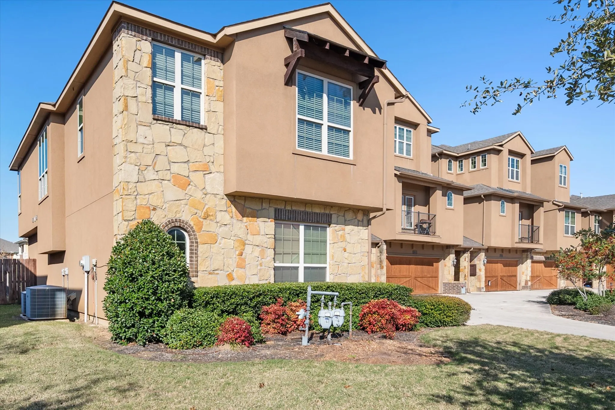 Condominium For Sale in Dallas County , 2630 Villa Di Lago 6, Grand Prairie, Texas 75054, 2 Bedroom, 2 Bathroom, 2 Garage spaces, 1,806 Sqft, built in 2014, mls#21377774, Real Estate Agent in Grand Prairie, Homes For Sale in Dallas county, Homes For Sale in Grand Prairie, Realtor in Grand Prairie Texas, Real Estate Brokerage Independent Realty Texas, Luminita Cordes Realtor