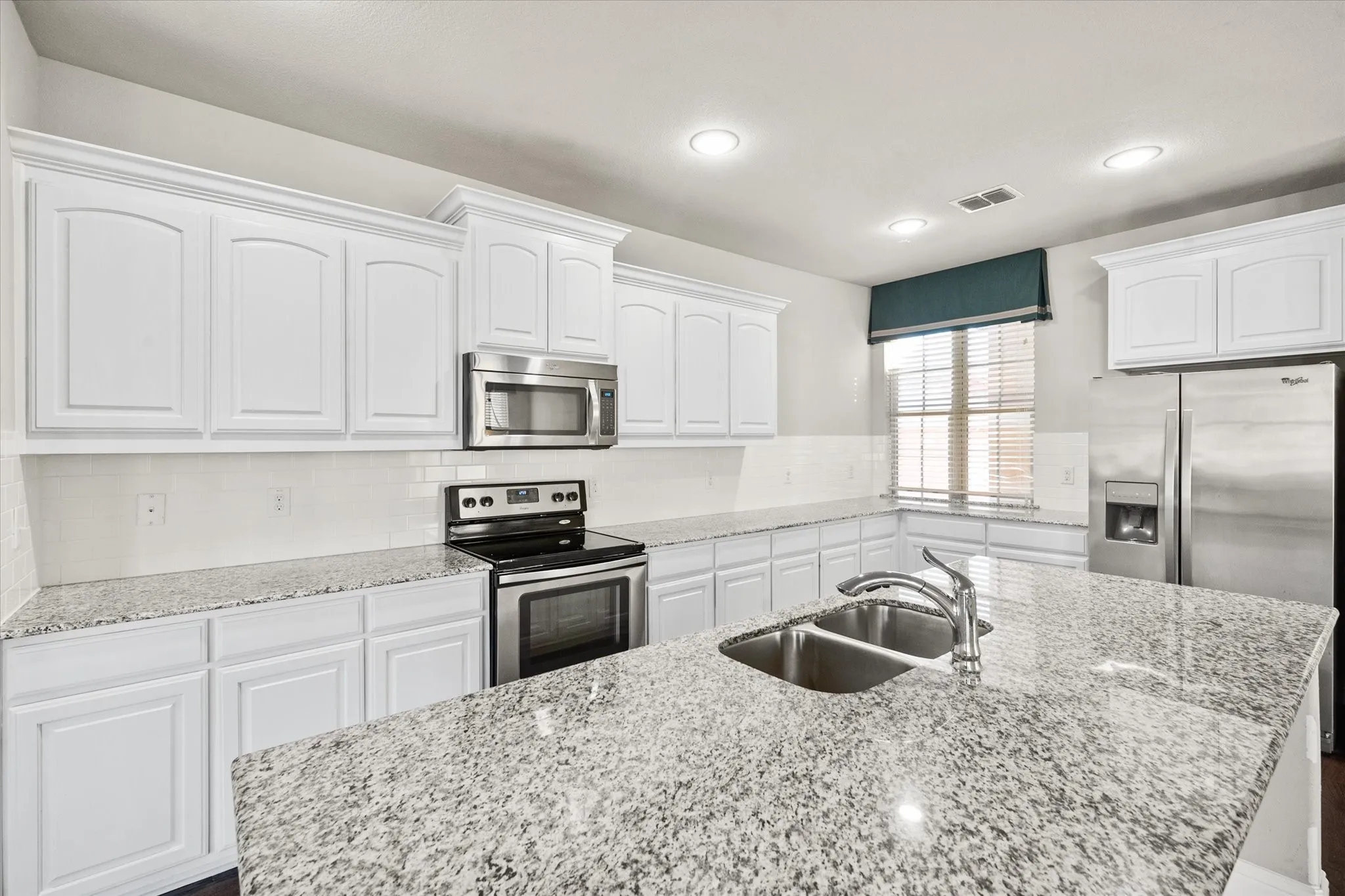 Condominium For Sale in Dallas County , 2630 Villa Di Lago 6, Grand Prairie, Texas 75054, 2 Bedroom, 2 Bathroom, 2 Garage spaces, 1,806 Sqft, built in 2014, mls#21377774, Real Estate Agent in Grand Prairie, Homes For Sale in Dallas county, Homes For Sale in Grand Prairie, Realtor in Grand Prairie Texas, Real Estate Brokerage Independent Realty Texas, Luminita Cordes Realtor