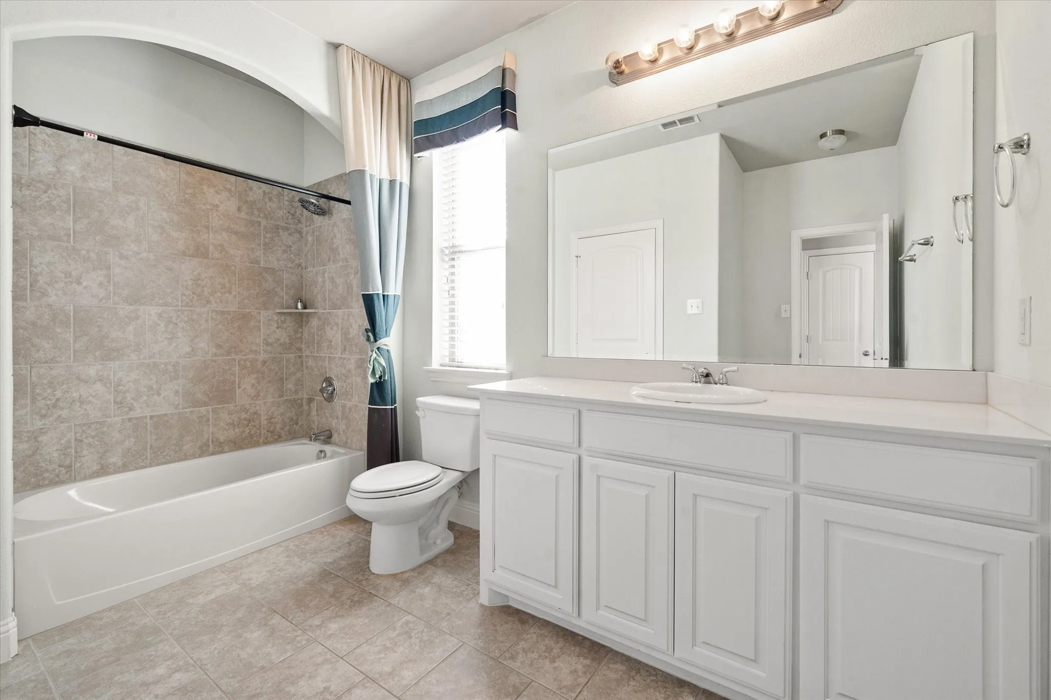 Condominium For Sale in Dallas County , 2630 Villa Di Lago 6, Grand Prairie, Texas 75054, 2 Bedroom, 2 Bathroom, 2 Garage spaces, 1,806 Sqft, built in 2014, mls#21377774, Real Estate Agent in Grand Prairie, Homes For Sale in Dallas county, Homes For Sale in Grand Prairie, Realtor in Grand Prairie Texas, Real Estate Brokerage Independent Realty Texas, Luminita Cordes Realtor