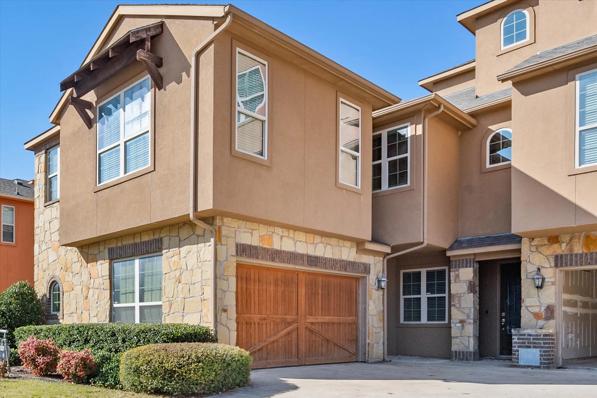 Condominium For Sale in Dallas County , 2630 Villa Di Lago 6, Grand Prairie, Texas 75054, 2 Bedroom, 2 Bathroom, 2 Garage spaces, 1,806 Sqft, built in 2014, mls#21377774, Real Estate Agent in Grand Prairie, Homes For Sale in Dallas county, Homes For Sale in Grand Prairie, Realtor in Grand Prairie Texas, Real Estate Brokerage Independent Realty Texas, Luminita Cordes Realtor