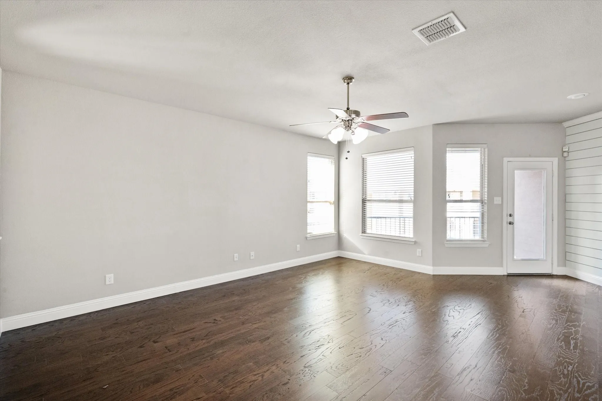 Condominium For Sale in Dallas County , 2630 Villa Di Lago 6, Grand Prairie, Texas 75054, 2 Bedroom, 2 Bathroom, 2 Garage spaces, 1,806 Sqft, built in 2014, mls#21377774, Real Estate Agent in Grand Prairie, Homes For Sale in Dallas county, Homes For Sale in Grand Prairie, Realtor in Grand Prairie Texas, Real Estate Brokerage Independent Realty Texas, Luminita Cordes Realtor