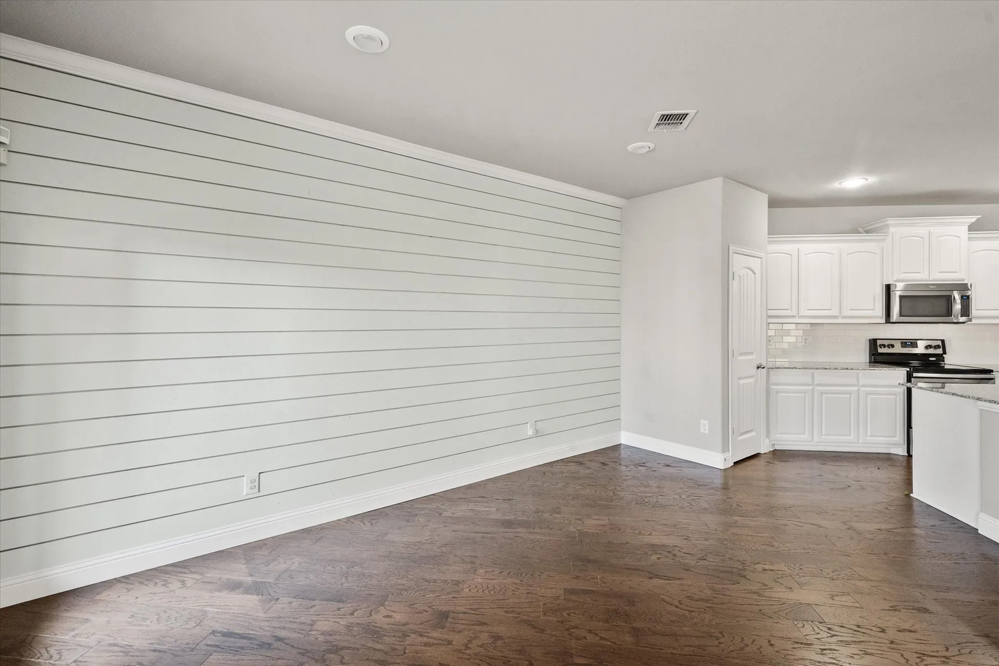 Condominium For Sale in Dallas County , 2630 Villa Di Lago 6, Grand Prairie, Texas 75054, 2 Bedroom, 2 Bathroom, 2 Garage spaces, 1,806 Sqft, built in 2014, mls#21377774, Real Estate Agent in Grand Prairie, Homes For Sale in Dallas county, Homes For Sale in Grand Prairie, Realtor in Grand Prairie Texas, Real Estate Brokerage Independent Realty Texas, Luminita Cordes Realtor