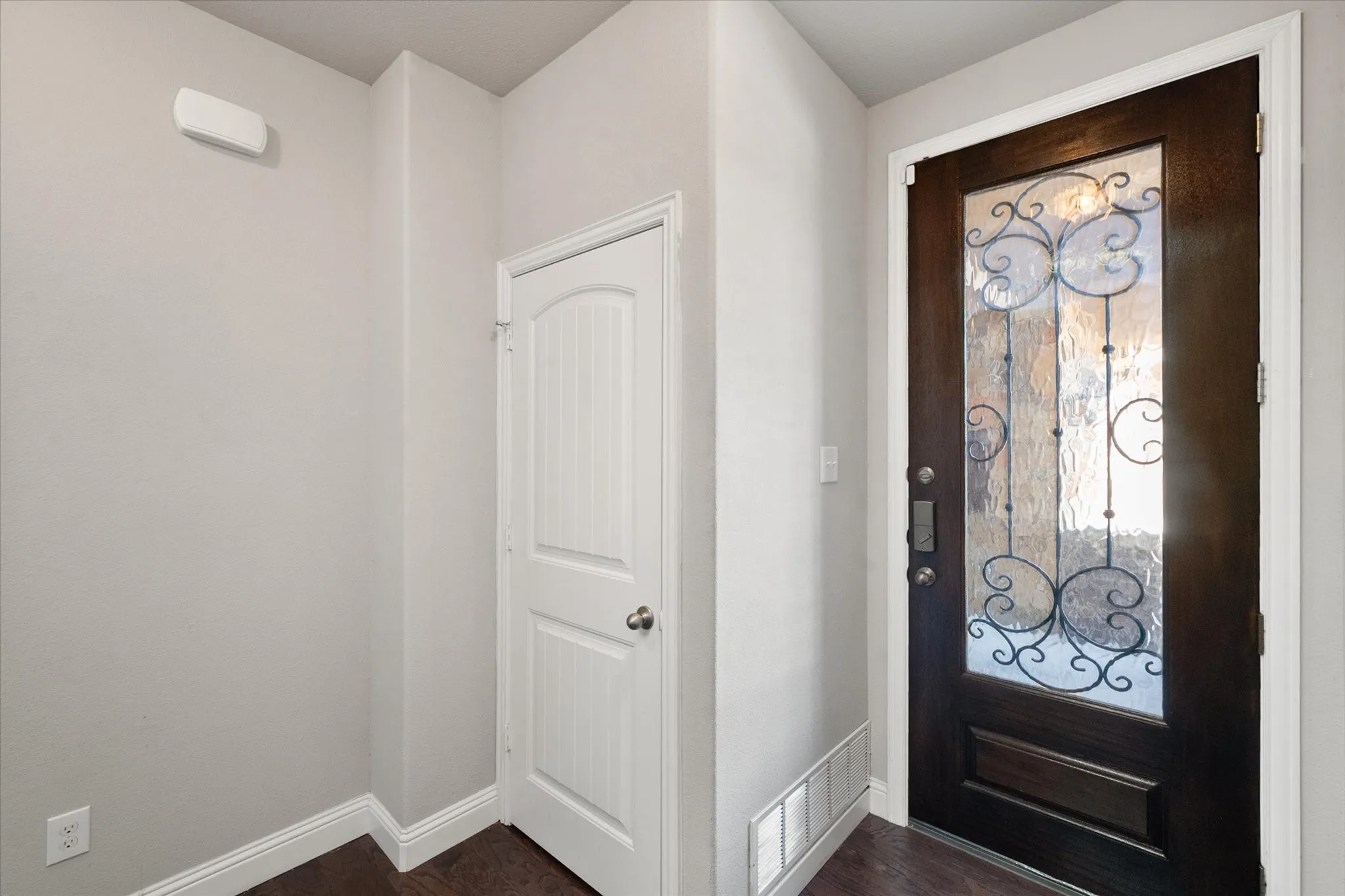 Condominium For Sale in Dallas County , 2630 Villa Di Lago 6, Grand Prairie, Texas 75054, 2 Bedroom, 2 Bathroom, 2 Garage spaces, 1,806 Sqft, built in 2014, mls#21377774, Real Estate Agent in Grand Prairie, Homes For Sale in Dallas county, Homes For Sale in Grand Prairie, Realtor in Grand Prairie Texas, Real Estate Brokerage Independent Realty Texas, Luminita Cordes Realtor