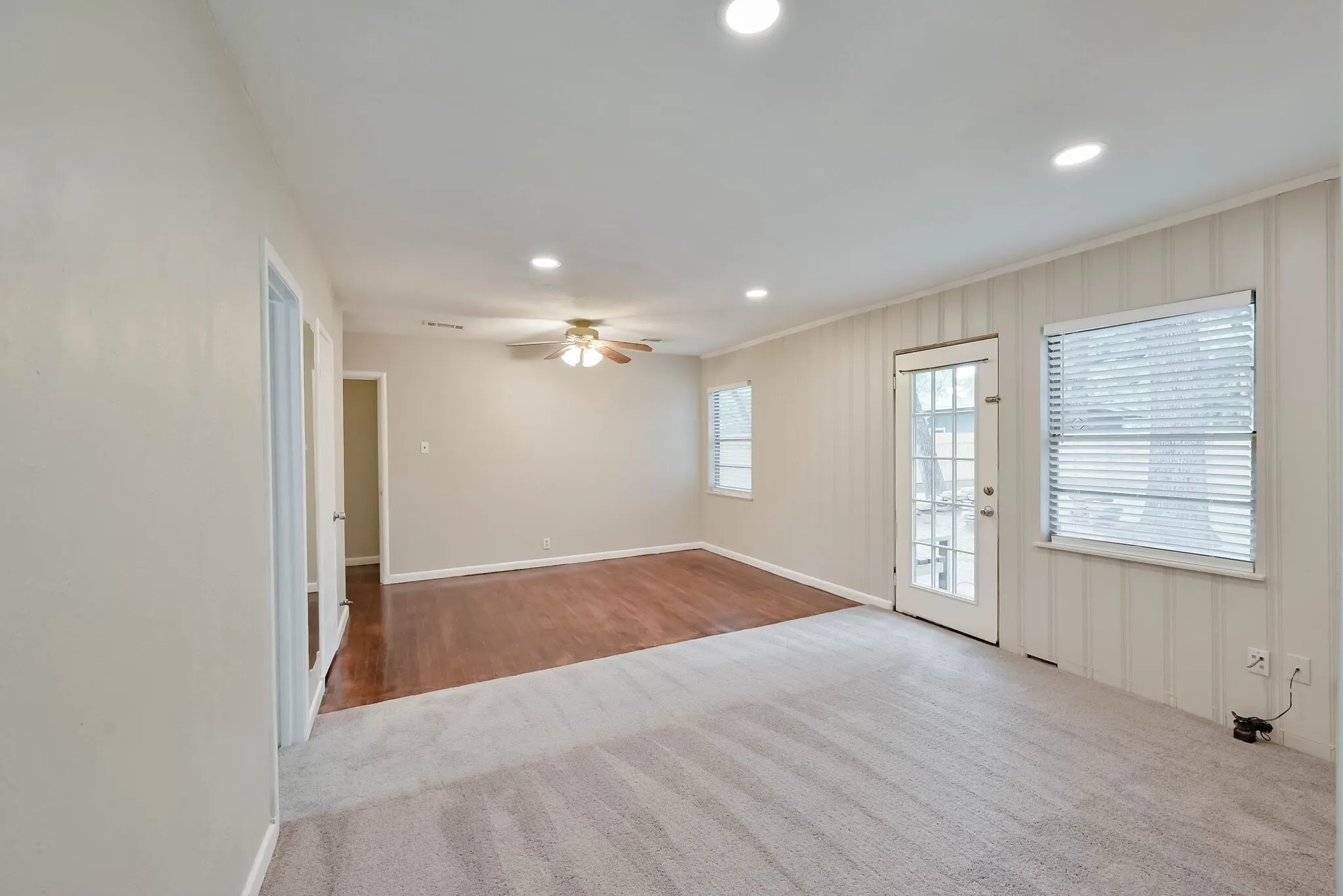 Single Family Residence For Sale in Tarrant County , 1122 W Park Row Drive, Arlington, Texas 76013, 3 Bedroom, 2 Bathroom, Garage spaces, 1,822 Sqft, built in 1950, mls#21367812, Real Estate Agent in Arlington, Homes For Sale in Tarrant county, Homes For Sale in Arlington, Realtor in Arlington Texas, Real Estate Brokerage Independent Realty Texas, Luminita Cordes Realtor