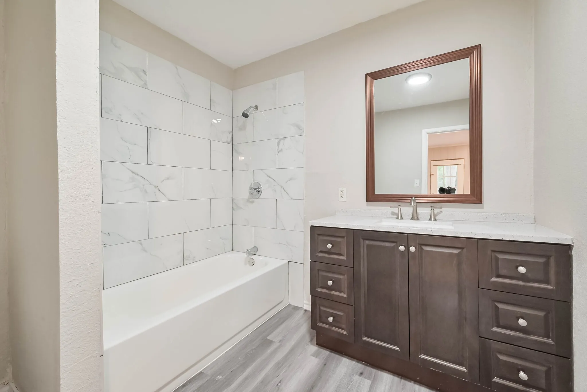 Single Family Residence For Sale in Tarrant County , 1122 W Park Row Drive, Arlington, Texas 76013, 3 Bedroom, 2 Bathroom, Garage spaces, 1,822 Sqft, built in 1950, mls#21367812, Real Estate Agent in Arlington, Homes For Sale in Tarrant county, Homes For Sale in Arlington, Realtor in Arlington Texas, Real Estate Brokerage Independent Realty Texas, Luminita Cordes Realtor