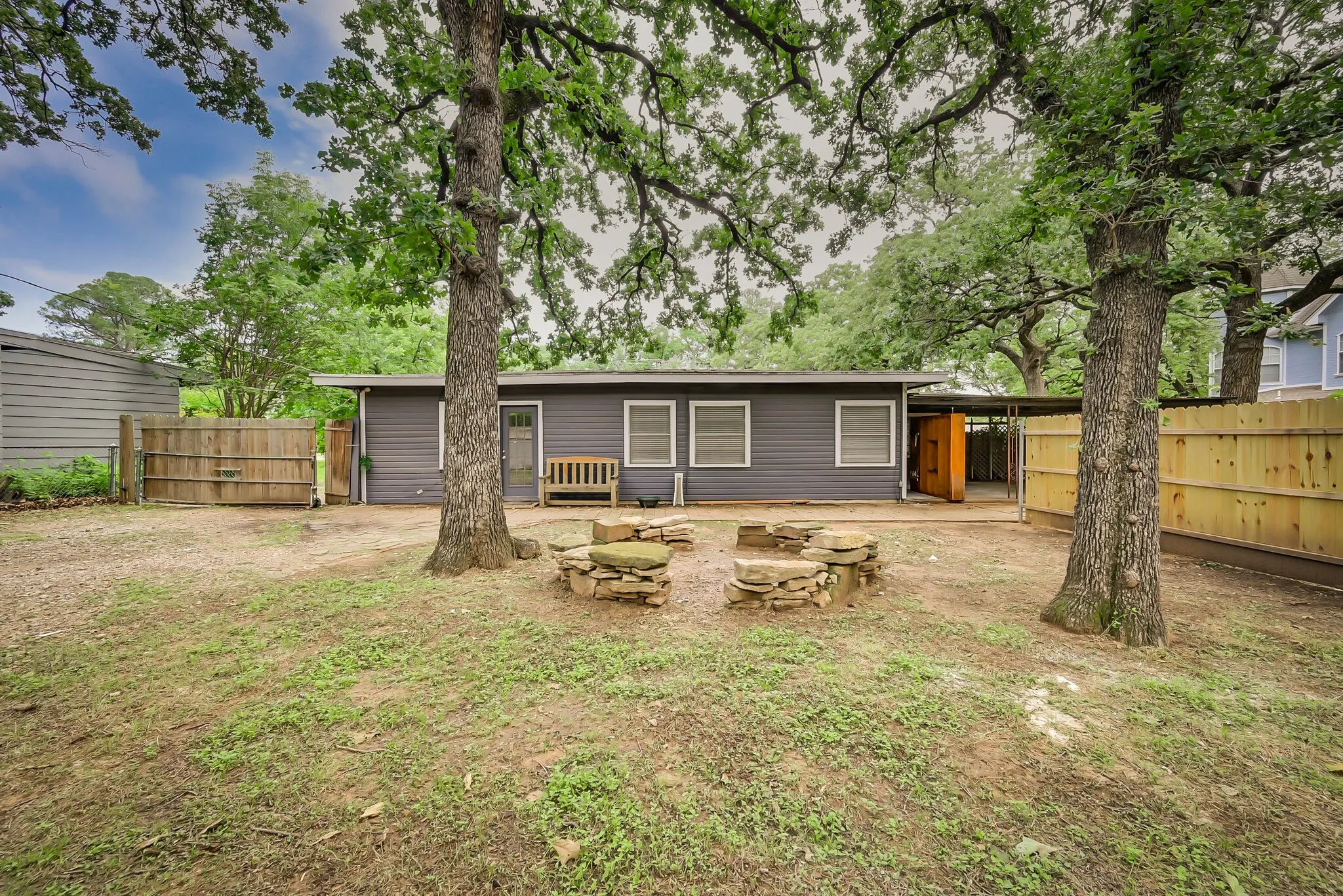 Single Family Residence For Sale in Tarrant County , 1122 W Park Row Drive, Arlington, Texas 76013, 3 Bedroom, 2 Bathroom, Garage spaces, 1,822 Sqft, built in 1950, mls#21367812, Real Estate Agent in Arlington, Homes For Sale in Tarrant county, Homes For Sale in Arlington, Realtor in Arlington Texas, Real Estate Brokerage Independent Realty Texas, Luminita Cordes Realtor