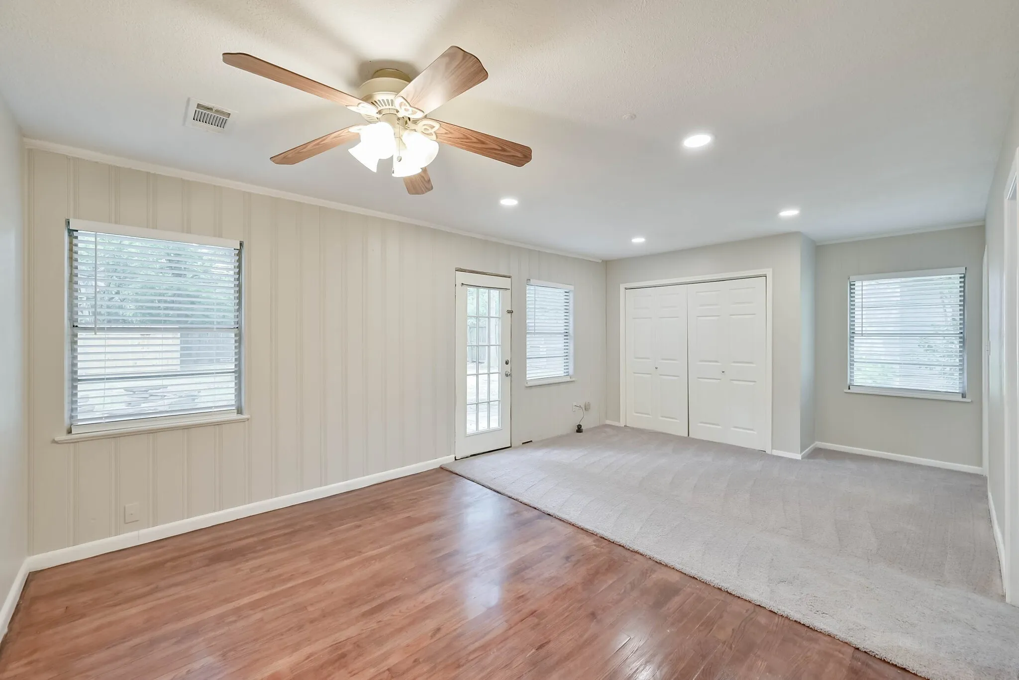 Single Family Residence For Sale in Tarrant County , 1122 W Park Row Drive, Arlington, Texas 76013, 3 Bedroom, 2 Bathroom, Garage spaces, 1,822 Sqft, built in 1950, mls#21367812, Real Estate Agent in Arlington, Homes For Sale in Tarrant county, Homes For Sale in Arlington, Realtor in Arlington Texas, Real Estate Brokerage Independent Realty Texas, Luminita Cordes Realtor