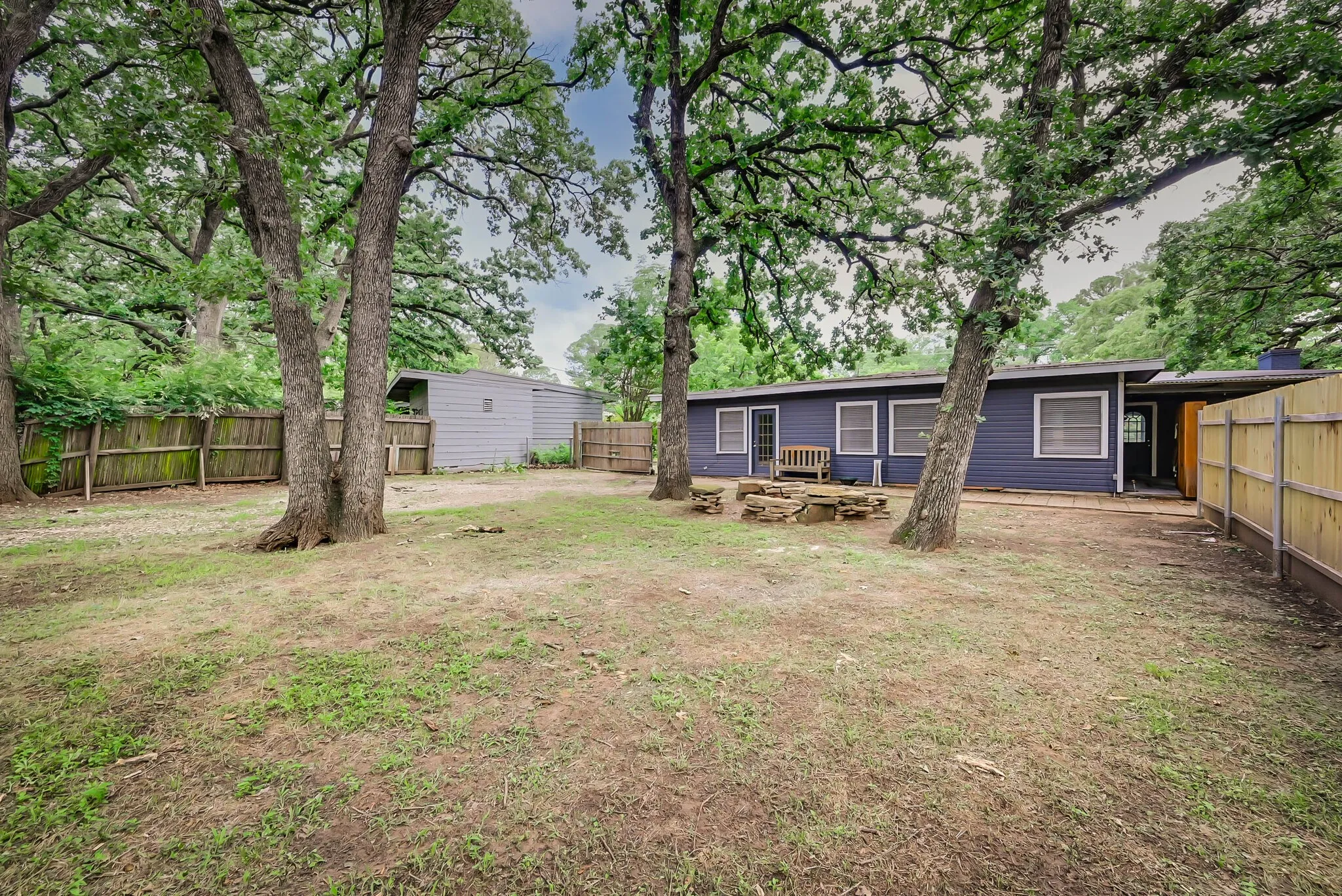Single Family Residence For Sale in Tarrant County , 1122 W Park Row Drive, Arlington, Texas 76013, 3 Bedroom, 2 Bathroom, Garage spaces, 1,822 Sqft, built in 1950, mls#21367812, Real Estate Agent in Arlington, Homes For Sale in Tarrant county, Homes For Sale in Arlington, Realtor in Arlington Texas, Real Estate Brokerage Independent Realty Texas, Luminita Cordes Realtor