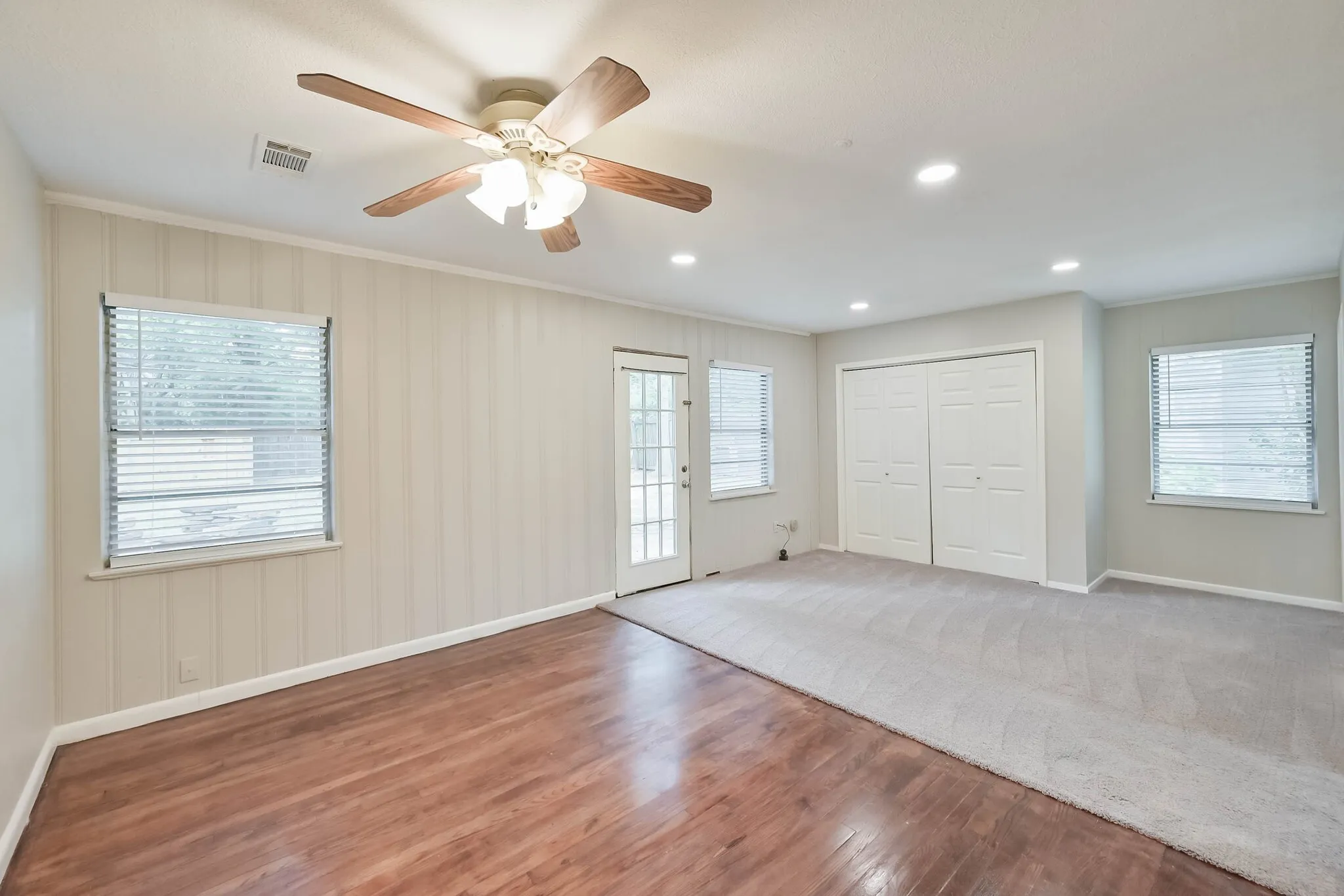 Single Family Residence For Sale in Tarrant County , 1122 W Park Row Drive, Arlington, Texas 76013, 3 Bedroom, 2 Bathroom, Garage spaces, 1,822 Sqft, built in 1950, mls#21367812, Real Estate Agent in Arlington, Homes For Sale in Tarrant county, Homes For Sale in Arlington, Realtor in Arlington Texas, Real Estate Brokerage Independent Realty Texas, Luminita Cordes Realtor