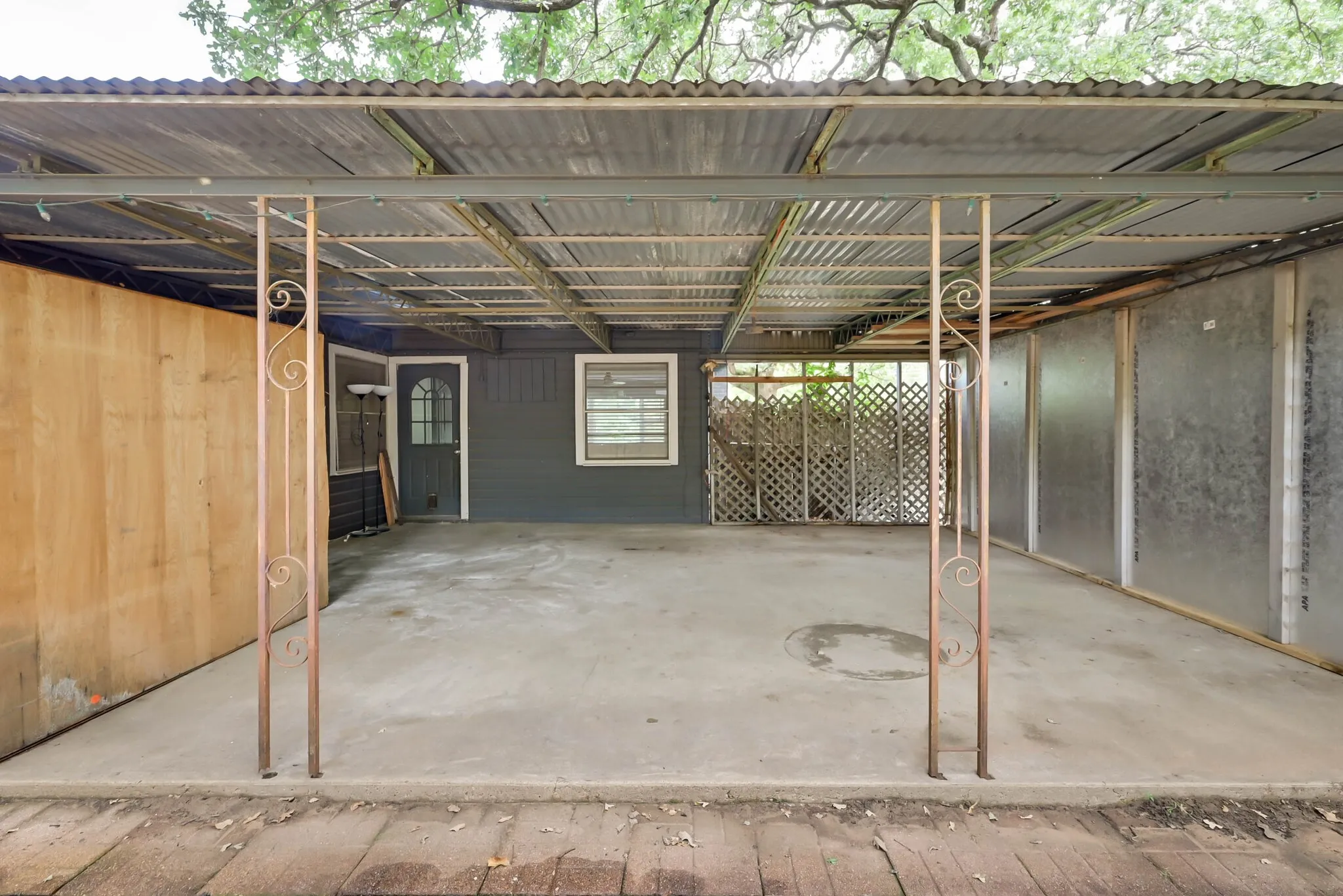 Single Family Residence For Sale in Tarrant County , 1122 W Park Row Drive, Arlington, Texas 76013, 3 Bedroom, 2 Bathroom, Garage spaces, 1,822 Sqft, built in 1950, mls#21367812, Real Estate Agent in Arlington, Homes For Sale in Tarrant county, Homes For Sale in Arlington, Realtor in Arlington Texas, Real Estate Brokerage Independent Realty Texas, Luminita Cordes Realtor