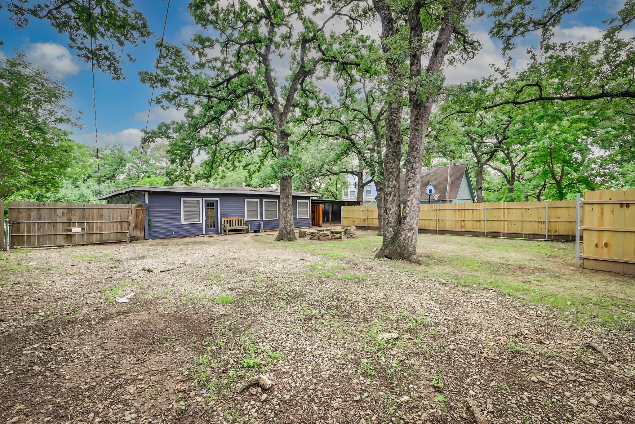 Single Family Residence For Sale in Tarrant County , 1122 W Park Row Drive, Arlington, Texas 76013, 3 Bedroom, 2 Bathroom, Garage spaces, 1,822 Sqft, built in 1950, mls#21367812, Real Estate Agent in Arlington, Homes For Sale in Tarrant county, Homes For Sale in Arlington, Realtor in Arlington Texas, Real Estate Brokerage Independent Realty Texas, Luminita Cordes Realtor