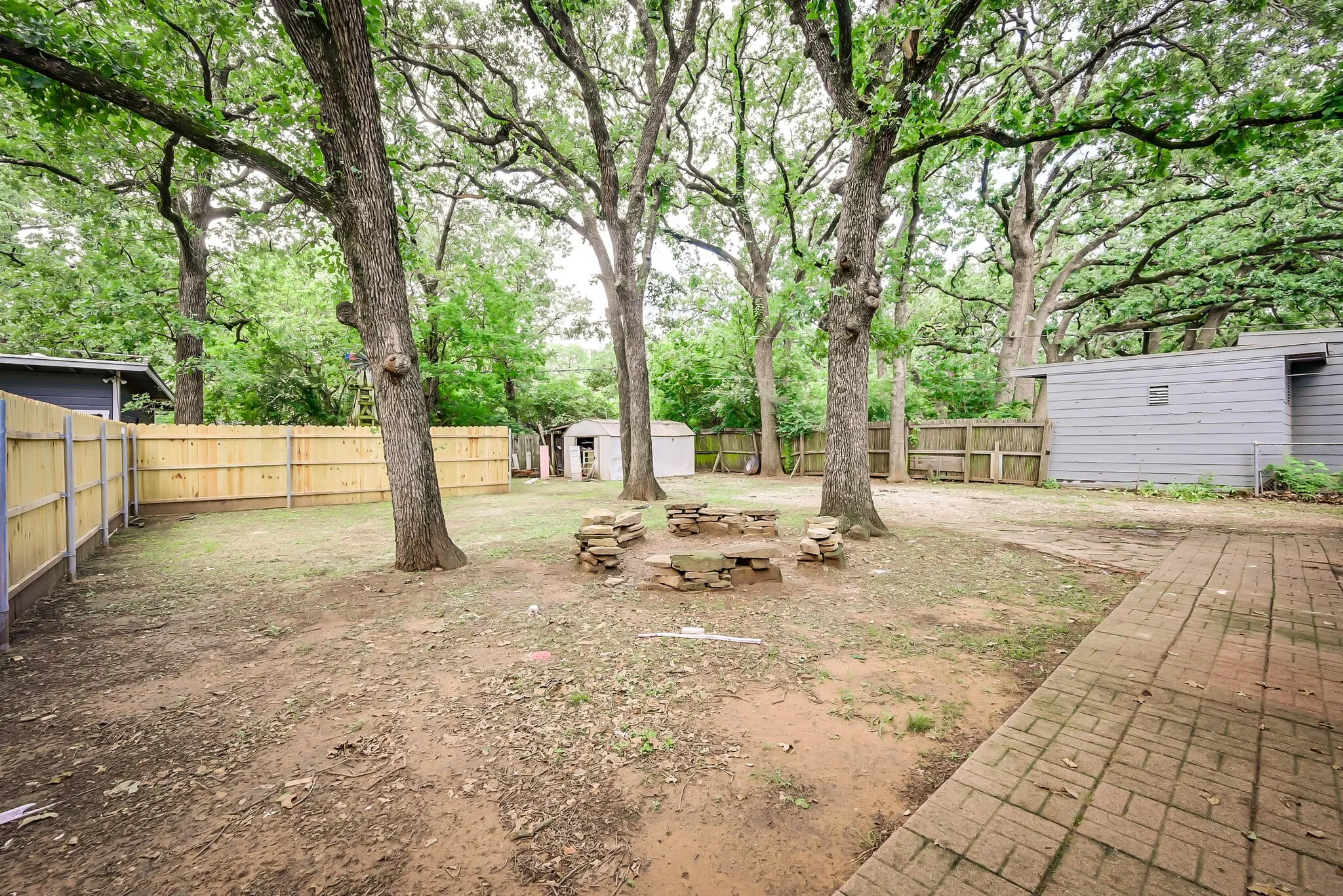 Single Family Residence For Sale in Tarrant County , 1122 W Park Row Drive, Arlington, Texas 76013, 3 Bedroom, 2 Bathroom, Garage spaces, 1,822 Sqft, built in 1950, mls#21367812, Real Estate Agent in Arlington, Homes For Sale in Tarrant county, Homes For Sale in Arlington, Realtor in Arlington Texas, Real Estate Brokerage Independent Realty Texas, Luminita Cordes Realtor