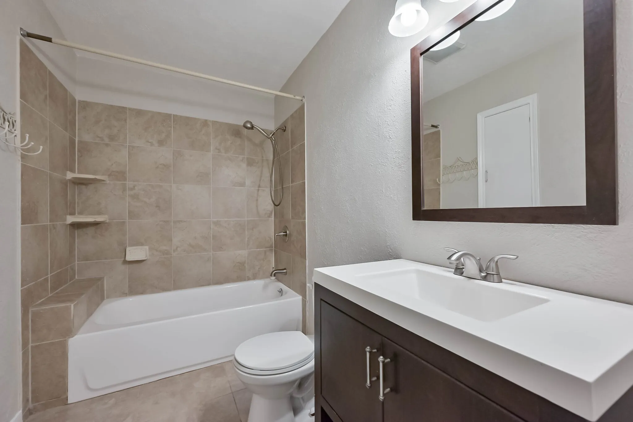 Single Family Residence For Sale in Tarrant County , 1122 W Park Row Drive, Arlington, Texas 76013, 3 Bedroom, 2 Bathroom, Garage spaces, 1,822 Sqft, built in 1950, mls#21367812, Real Estate Agent in Arlington, Homes For Sale in Tarrant county, Homes For Sale in Arlington, Realtor in Arlington Texas, Real Estate Brokerage Independent Realty Texas, Luminita Cordes Realtor