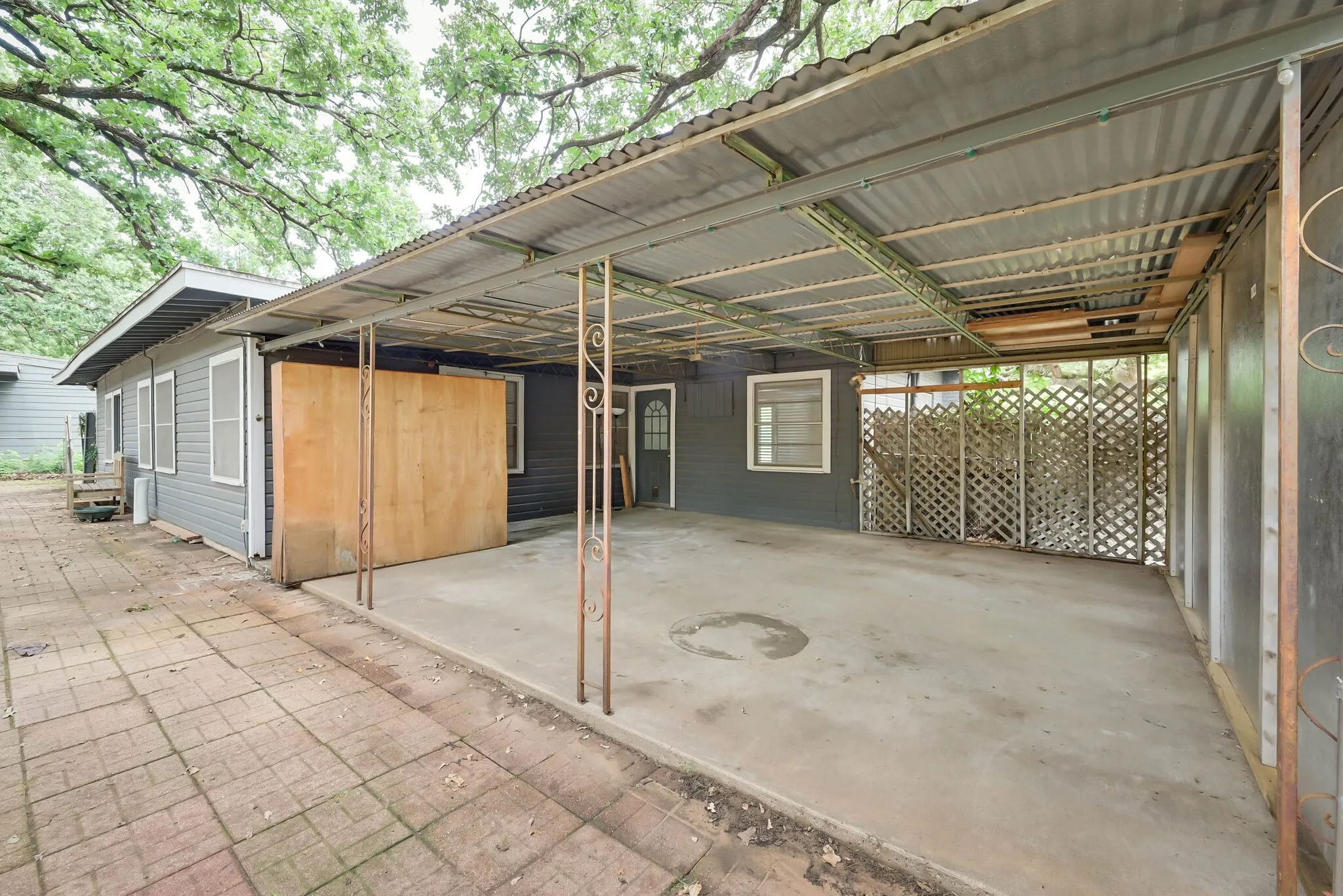 Single Family Residence For Sale in Tarrant County , 1122 W Park Row Drive, Arlington, Texas 76013, 3 Bedroom, 2 Bathroom, Garage spaces, 1,822 Sqft, built in 1950, mls#21367812, Real Estate Agent in Arlington, Homes For Sale in Tarrant county, Homes For Sale in Arlington, Realtor in Arlington Texas, Real Estate Brokerage Independent Realty Texas, Luminita Cordes Realtor