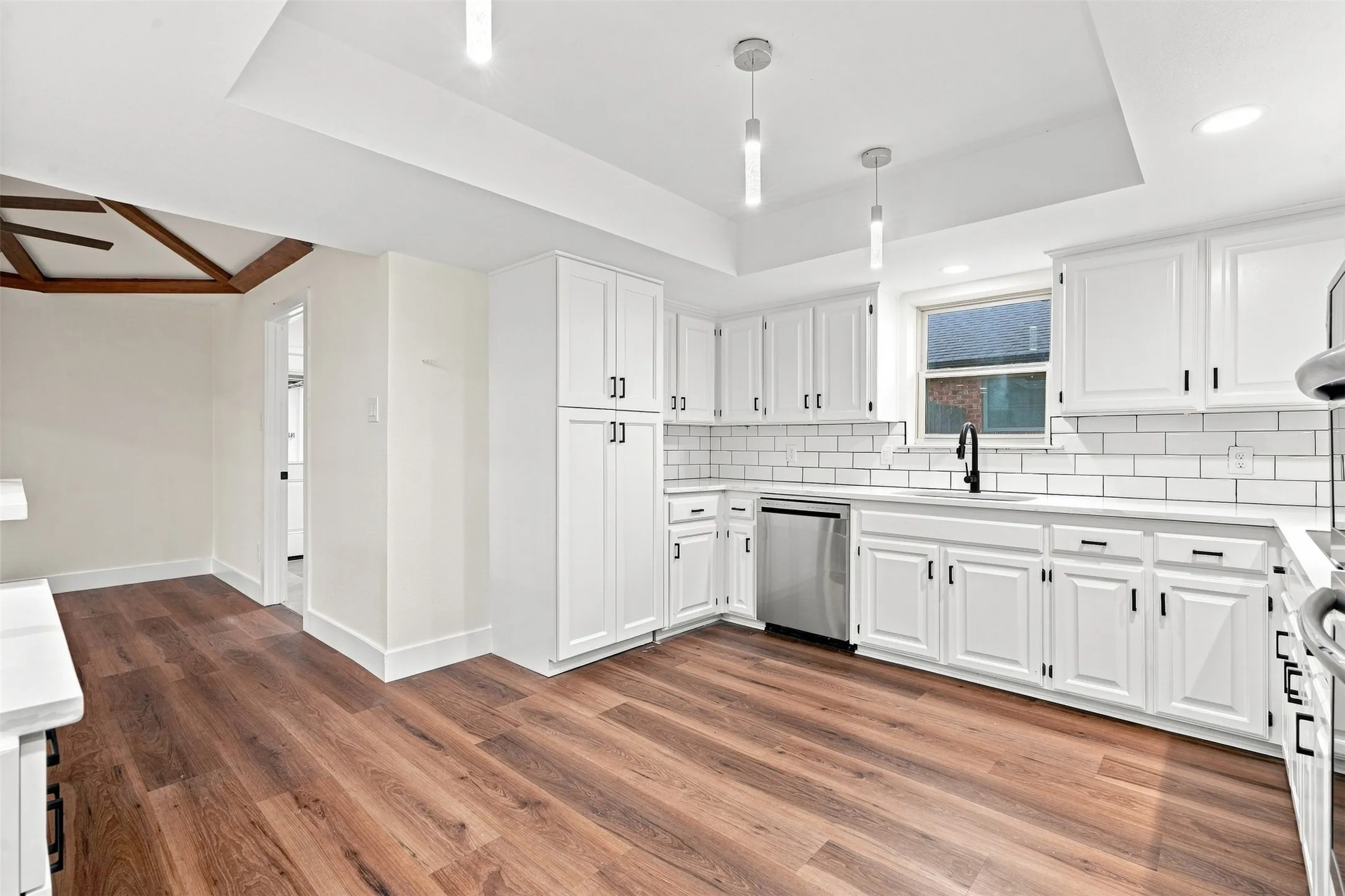 Single Family Residence For Sale in Dallas County , 305 Bellmeade Drive, Garland, Texas 75040, 4 Bedroom, 2 Bathroom, 2 Garage spaces, 2,594 Sqft, built in 1979, mls#21378447, Real Estate Agent in Garland, Homes For Sale in Dallas county, Homes For Sale in Garland, Realtor in Garland Texas, Real Estate Brokerage Independent Realty Texas, Luminita Cordes Realtor