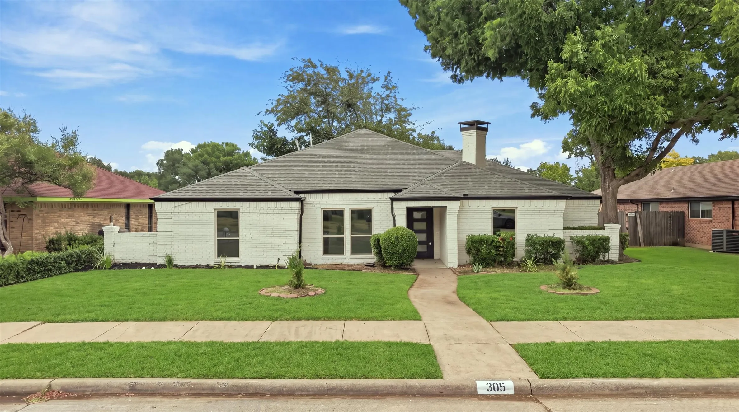 Single Family Residence For Sale in Dallas County , 305 Bellmeade Drive, Garland, Texas 75040, 4 Bedroom, 2 Bathroom, 2 Garage spaces, 2,594 Sqft, built in 1979, mls#21378447, Real Estate Agent in Garland, Homes For Sale in Dallas county, Homes For Sale in Garland, Realtor in Garland Texas, Real Estate Brokerage Independent Realty Texas, Luminita Cordes Realtor