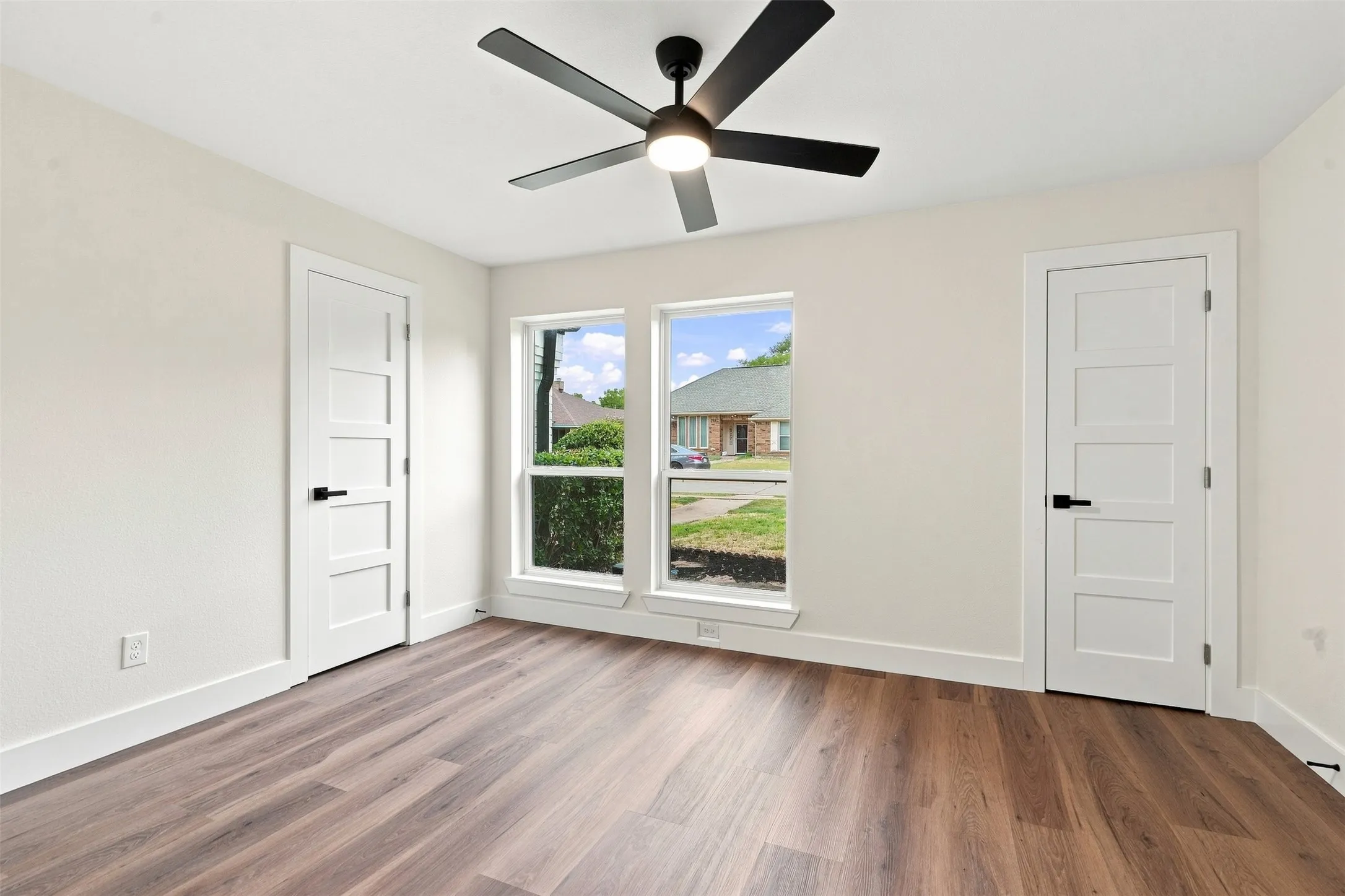 Single Family Residence For Sale in Dallas County , 305 Bellmeade Drive, Garland, Texas 75040, 4 Bedroom, 2 Bathroom, 2 Garage spaces, 2,594 Sqft, built in 1979, mls#21378447, Real Estate Agent in Garland, Homes For Sale in Dallas county, Homes For Sale in Garland, Realtor in Garland Texas, Real Estate Brokerage Independent Realty Texas, Luminita Cordes Realtor