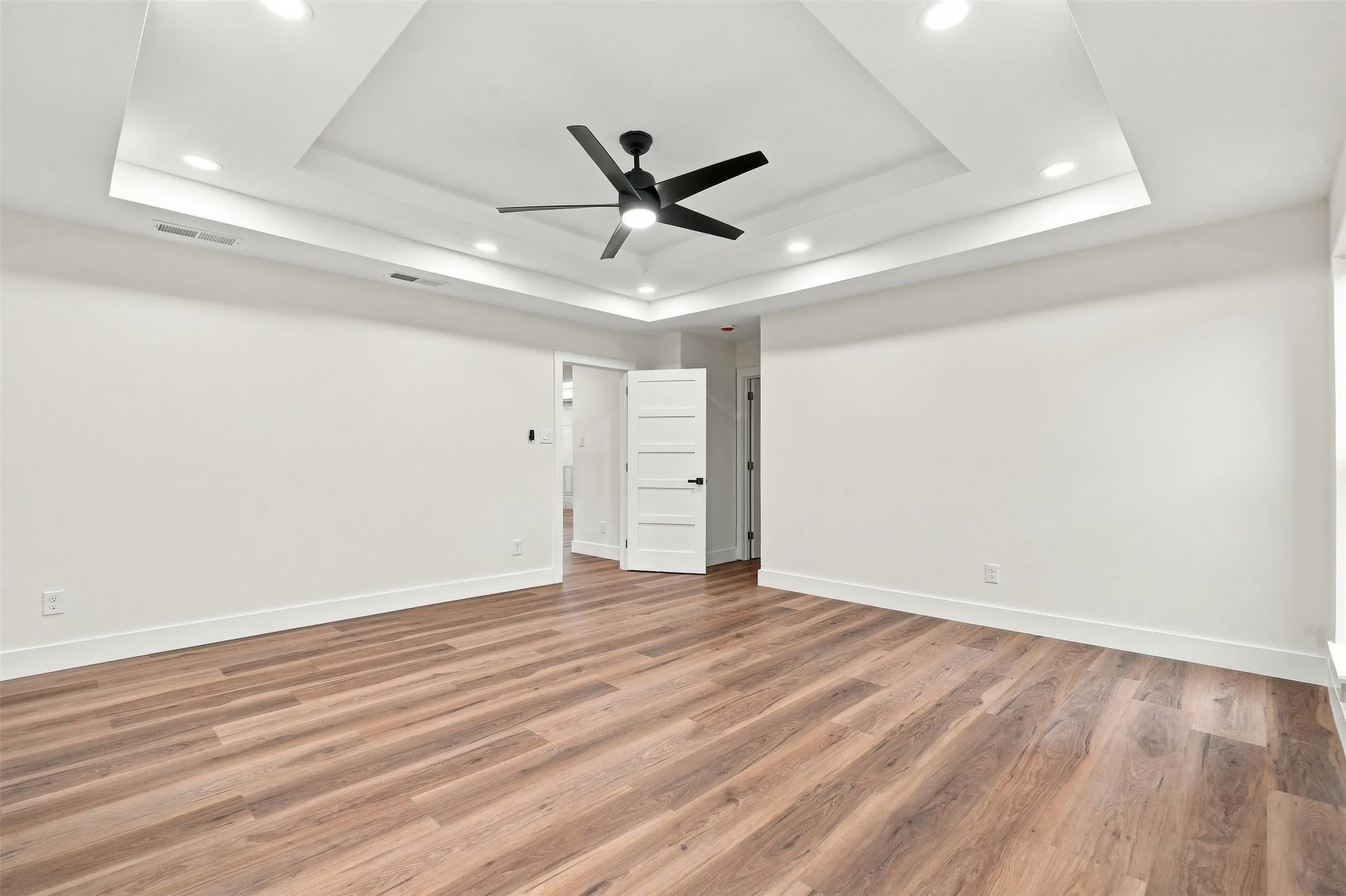 Single Family Residence For Sale in Dallas County , 305 Bellmeade Drive, Garland, Texas 75040, 4 Bedroom, 2 Bathroom, 2 Garage spaces, 2,594 Sqft, built in 1979, mls#21378447, Real Estate Agent in Garland, Homes For Sale in Dallas county, Homes For Sale in Garland, Realtor in Garland Texas, Real Estate Brokerage Independent Realty Texas, Luminita Cordes Realtor