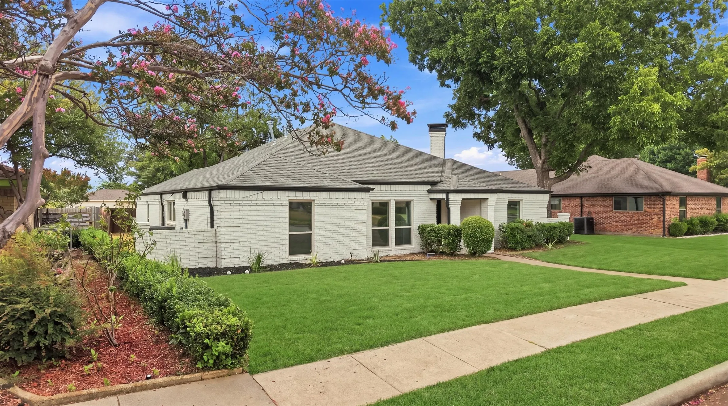 Single Family Residence For Sale in Dallas County , 305 Bellmeade Drive, Garland, Texas 75040, 4 Bedroom, 2 Bathroom, 2 Garage spaces, 2,594 Sqft, built in 1979, mls#21378447, Real Estate Agent in Garland, Homes For Sale in Dallas county, Homes For Sale in Garland, Realtor in Garland Texas, Real Estate Brokerage Independent Realty Texas, Luminita Cordes Realtor