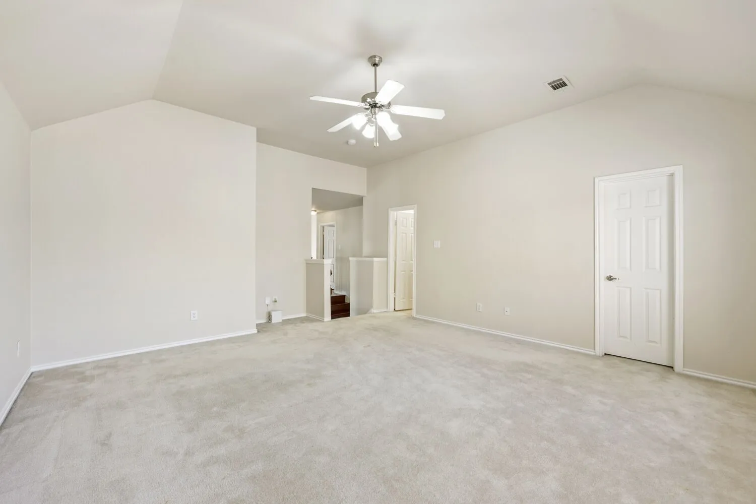 Single Family Residence For Sale in Tarrant County , 5828 Ivy Glen Drive, Grand Prairie, Texas 75052, 4 Bedroom, 4 Bathroom, 3 Garage spaces, 3,331 Sqft, built in 2005, mls#21378209, Real Estate Agent in Grand Prairie, Homes For Sale in Tarrant county, Homes For Sale in Grand Prairie, Realtor in Grand Prairie Texas, Real Estate Brokerage Independent Realty Texas, Luminita Cordes Realtor