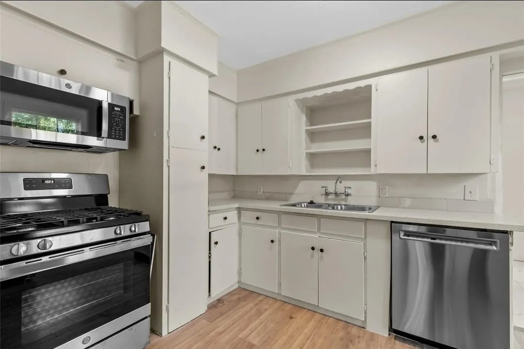 Single Family Residence For Rent in Dallas County , 6630 Overlook, Dallas, Texas 75227, 3 Bedroom, 2 Bathroom, Garage spaces, 1,286 Sqft, built in 1945, mls#21379046, Real Estate Agent in Dallas, Homes For Rent in Dallas county, Homes For Rent in Dallas, Realtor in Dallas Texas, Real Estate Brokerage Independent Realty Texas, Luminita Cordes Realtor