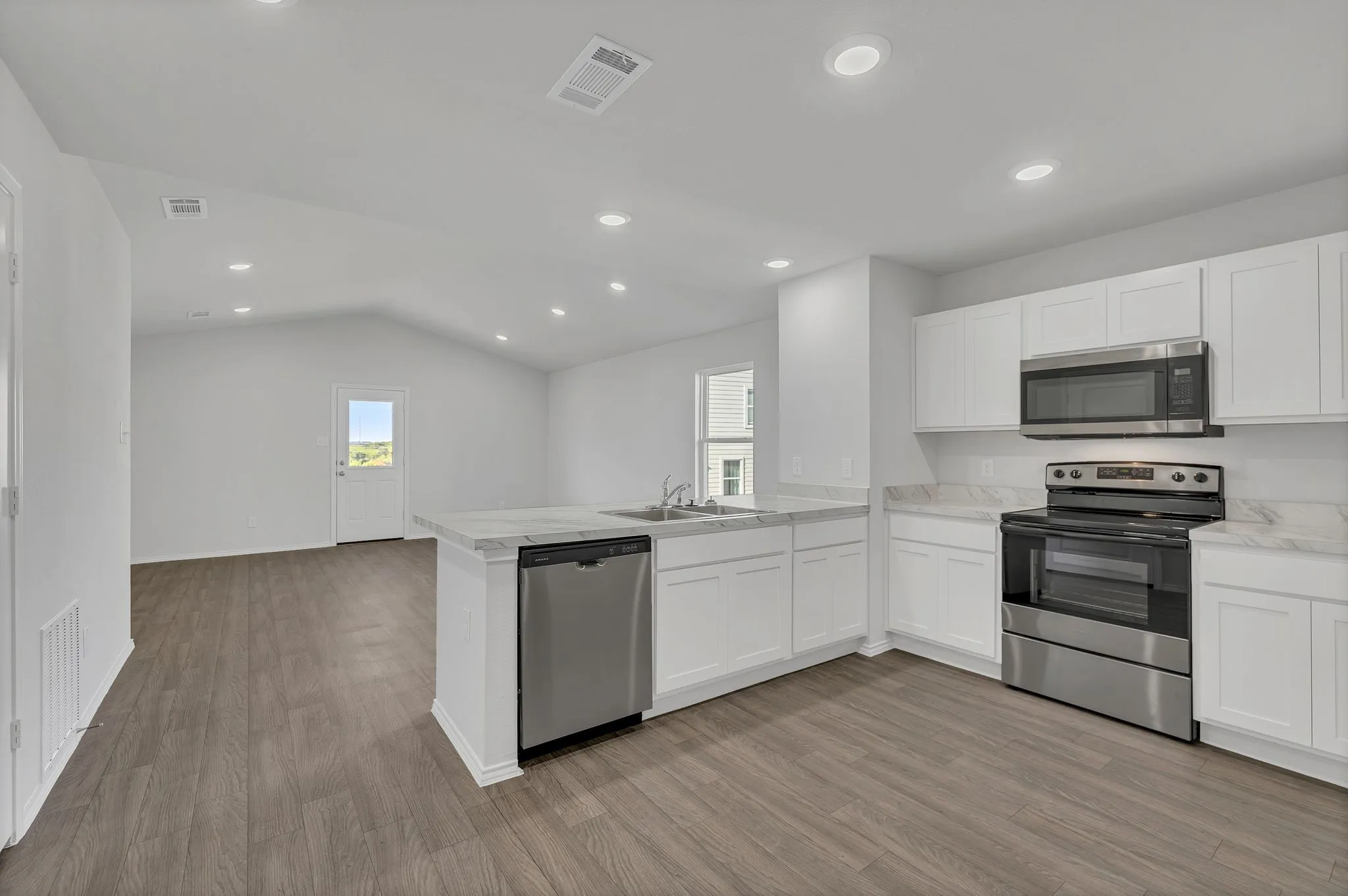 Single Family Residence For Rent in Hood County , 314 Azalea Trail, Granbury, Texas 76048, 4 Bedroom, 2 Bathroom, 2 Garage spaces, 1,510 Sqft, built in 2025, mls#21376228, Real Estate Agent in Granbury, Homes For Rent in Hood county, Homes For Rent in Granbury, Realtor in Granbury Texas, Real Estate Brokerage Independent Realty Texas, Luminita Cordes Realtor