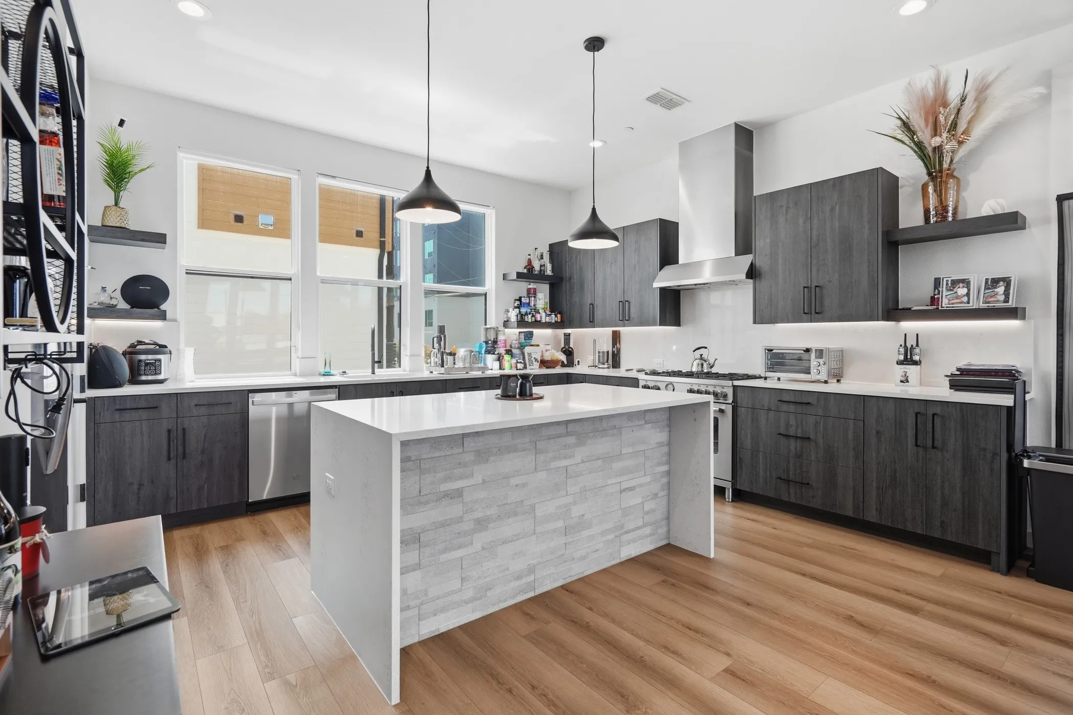 Townhouse For Rent in Dallas County , 1525 Pecos 102, Dallas, Texas 75204, 2 Bedroom, 3 Bathroom, 2 Garage spaces, 1,852 Sqft, built in 2025, mls#21379013, Real Estate Agent in Dallas, Homes For Rent in Dallas county, Homes For Rent in Dallas, Realtor in Dallas Texas, Real Estate Brokerage Independent Realty Texas, Luminita Cordes Realtor