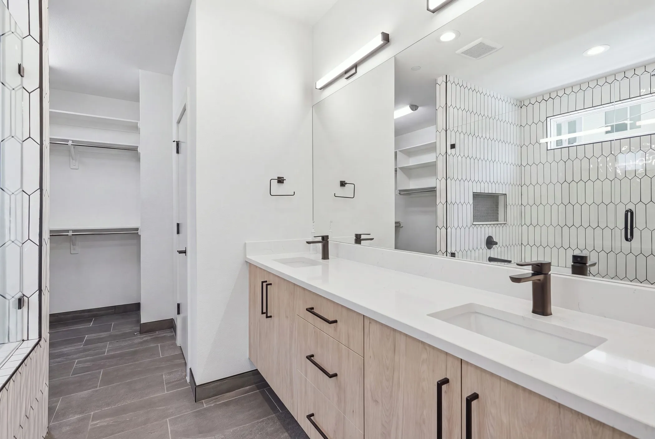 Townhouse For Rent in Dallas County , 1525 Pecos 102, Dallas, Texas 75204, 2 Bedroom, 3 Bathroom, 2 Garage spaces, 1,852 Sqft, built in 2025, mls#21379013, Real Estate Agent in Dallas, Homes For Rent in Dallas county, Homes For Rent in Dallas, Realtor in Dallas Texas, Real Estate Brokerage Independent Realty Texas, Luminita Cordes Realtor