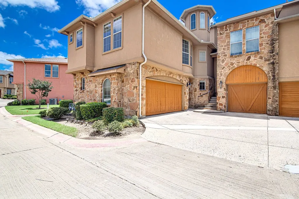 Townhouse For Sale in Dallas County , 2635 Villa Di Lago 1, Grand Prairie, Texas 75054, 2 Bedroom, 3 Bathroom, 2 Garage spaces, 1,906 Sqft, built in 2006, mls#21376191, Real Estate Agent in Grand Prairie, Homes For Sale in Dallas county, Homes For Sale in Grand Prairie, Realtor in Grand Prairie Texas, Real Estate Brokerage Independent Realty Texas, Luminita Cordes Realtor