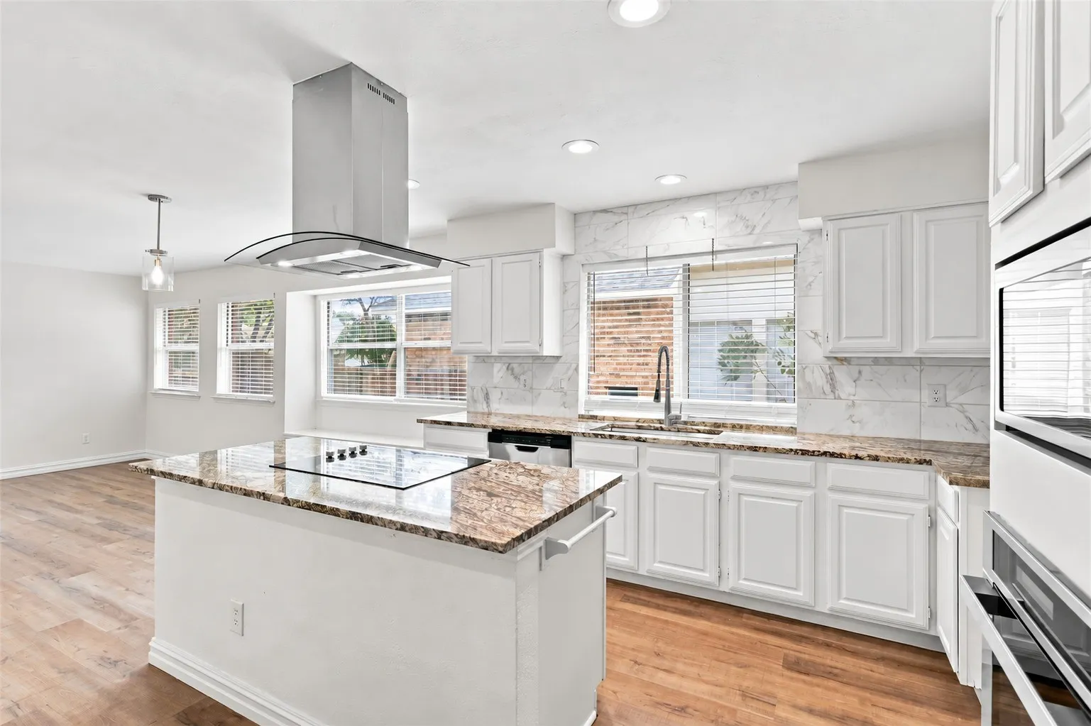 Single Family Residence For Sale in Denton County , 2126 Greenstone Trail, Carrollton, Texas 75010, 4 Bedroom, 2 Bathroom, 2 Garage spaces, 2,193 Sqft, built in 1986, mls#21379017, Real Estate Agent in Carrollton, Homes For Sale in Denton county, Homes For Sale in Carrollton, Realtor in Carrollton Texas, Real Estate Brokerage Independent Realty Texas, Luminita Cordes Realtor