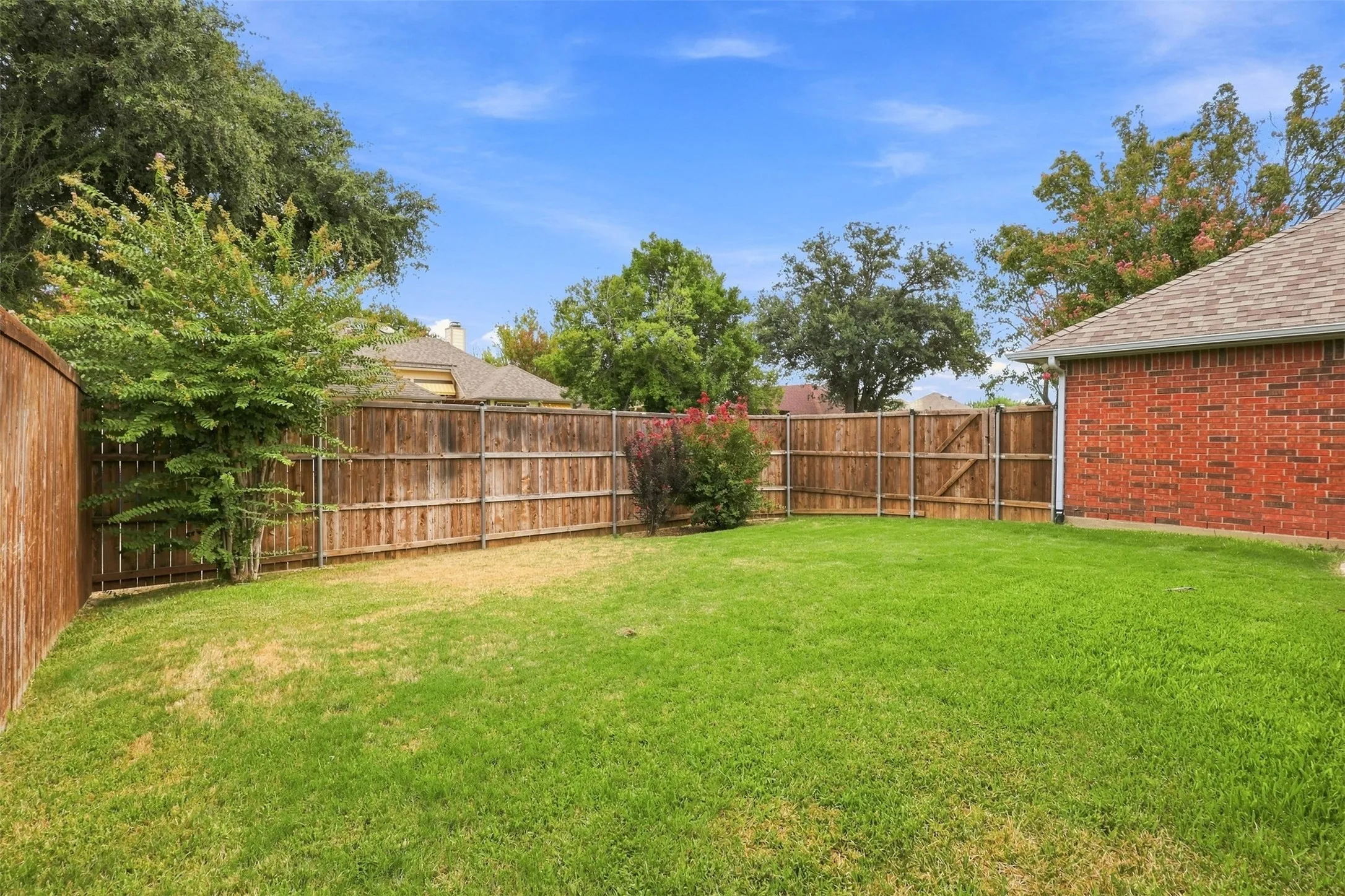 Single Family Residence For Sale in Denton County , 2126 Greenstone Trail, Carrollton, Texas 75010, 4 Bedroom, 2 Bathroom, 2 Garage spaces, 2,193 Sqft, built in 1986, mls#21379017, Real Estate Agent in Carrollton, Homes For Sale in Denton county, Homes For Sale in Carrollton, Realtor in Carrollton Texas, Real Estate Brokerage Independent Realty Texas, Luminita Cordes Realtor