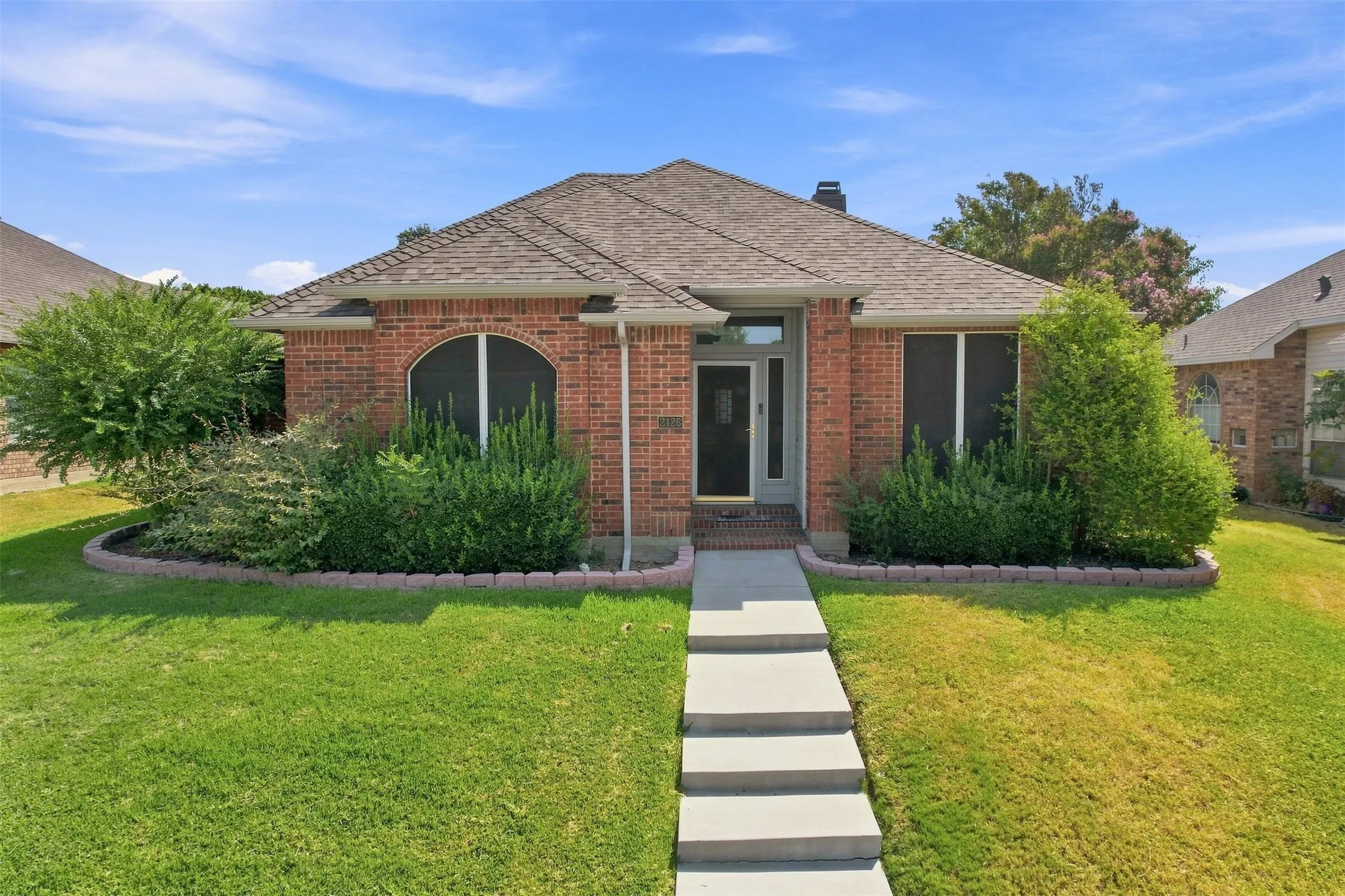 Single Family Residence For Sale in Denton County , 2126 Greenstone Trail, Carrollton, Texas 75010, 4 Bedroom, 2 Bathroom, 2 Garage spaces, 2,193 Sqft, built in 1986, mls#21379017, Real Estate Agent in Carrollton, Homes For Sale in Denton county, Homes For Sale in Carrollton, Realtor in Carrollton Texas, Real Estate Brokerage Independent Realty Texas, Luminita Cordes Realtor