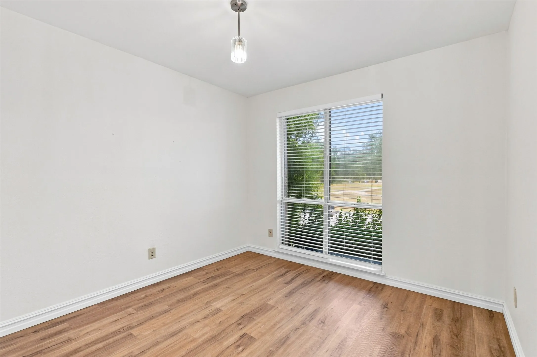 Single Family Residence For Sale in Denton County , 2126 Greenstone Trail, Carrollton, Texas 75010, 4 Bedroom, 2 Bathroom, 2 Garage spaces, 2,193 Sqft, built in 1986, mls#21379017, Real Estate Agent in Carrollton, Homes For Sale in Denton county, Homes For Sale in Carrollton, Realtor in Carrollton Texas, Real Estate Brokerage Independent Realty Texas, Luminita Cordes Realtor