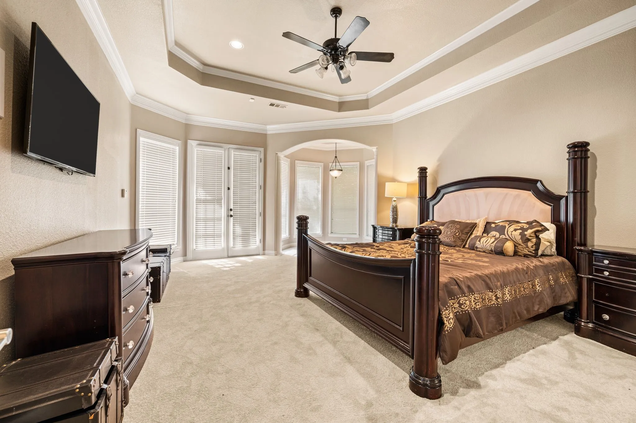 Single Family Residence For Sale in Tarrant County , 533 Round Hollow Lane, Southlake, Texas 76092, 5 Bedroom, 7 Bathroom, 4 Garage spaces, 5,923 Sqft, built in 2000, mls#21373738, Real Estate Agent in Southlake, Homes For Sale in Tarrant county, Homes For Sale in Southlake, Realtor in Southlake Texas, Real Estate Brokerage Independent Realty Texas, Luminita Cordes Realtor