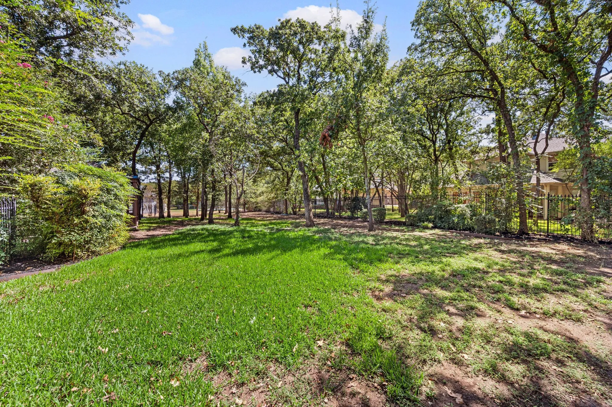 Single Family Residence For Sale in Tarrant County , 533 Round Hollow Lane, Southlake, Texas 76092, 5 Bedroom, 7 Bathroom, 4 Garage spaces, 5,923 Sqft, built in 2000, mls#21373738, Real Estate Agent in Southlake, Homes For Sale in Tarrant county, Homes For Sale in Southlake, Realtor in Southlake Texas, Real Estate Brokerage Independent Realty Texas, Luminita Cordes Realtor