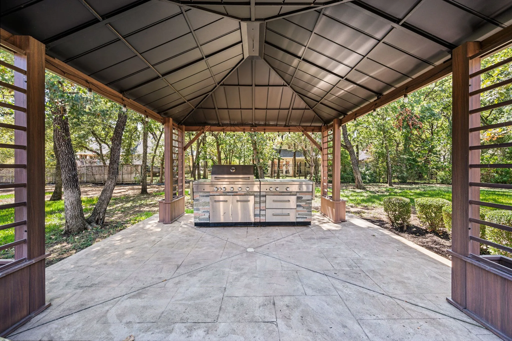 Single Family Residence For Sale in Tarrant County , 533 Round Hollow Lane, Southlake, Texas 76092, 5 Bedroom, 7 Bathroom, 4 Garage spaces, 5,923 Sqft, built in 2000, mls#21373738, Real Estate Agent in Southlake, Homes For Sale in Tarrant county, Homes For Sale in Southlake, Realtor in Southlake Texas, Real Estate Brokerage Independent Realty Texas, Luminita Cordes Realtor