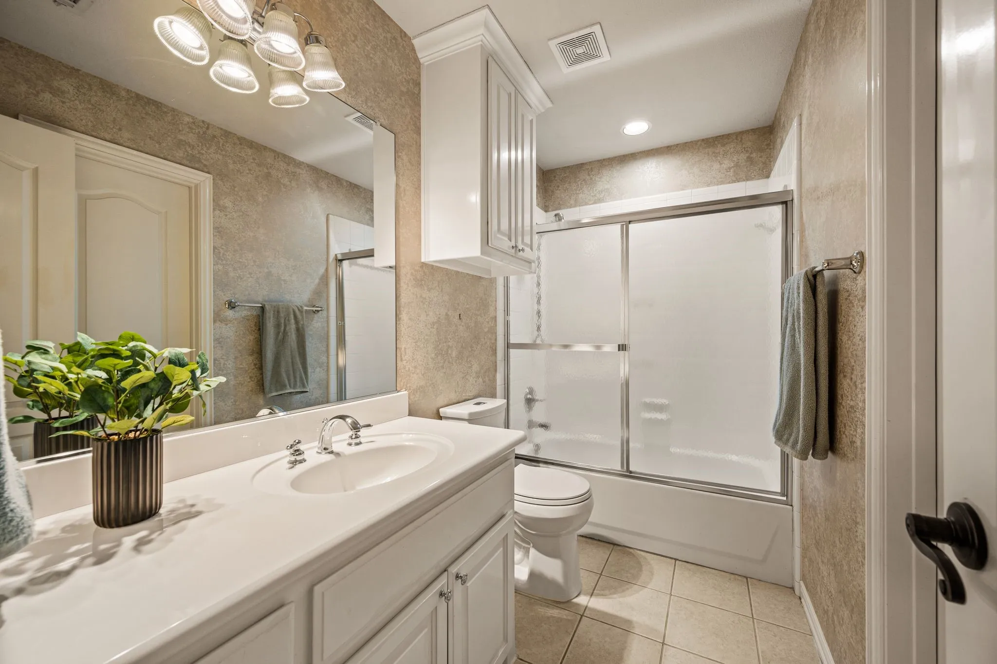 Single Family Residence For Sale in Tarrant County , 533 Round Hollow Lane, Southlake, Texas 76092, 5 Bedroom, 7 Bathroom, 4 Garage spaces, 5,923 Sqft, built in 2000, mls#21373738, Real Estate Agent in Southlake, Homes For Sale in Tarrant county, Homes For Sale in Southlake, Realtor in Southlake Texas, Real Estate Brokerage Independent Realty Texas, Luminita Cordes Realtor