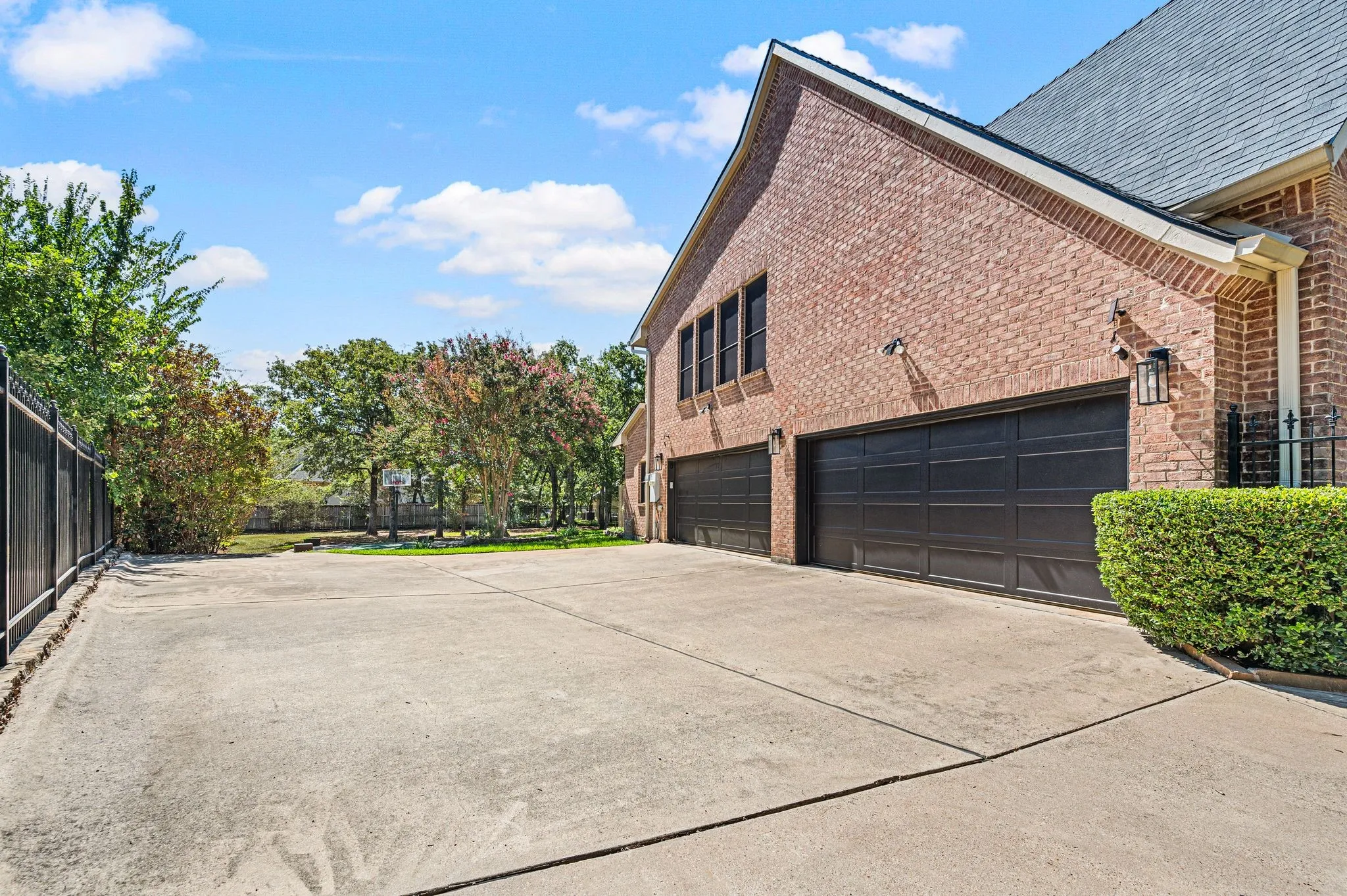 Single Family Residence For Sale in Tarrant County , 533 Round Hollow Lane, Southlake, Texas 76092, 5 Bedroom, 7 Bathroom, 4 Garage spaces, 5,923 Sqft, built in 2000, mls#21373738, Real Estate Agent in Southlake, Homes For Sale in Tarrant county, Homes For Sale in Southlake, Realtor in Southlake Texas, Real Estate Brokerage Independent Realty Texas, Luminita Cordes Realtor