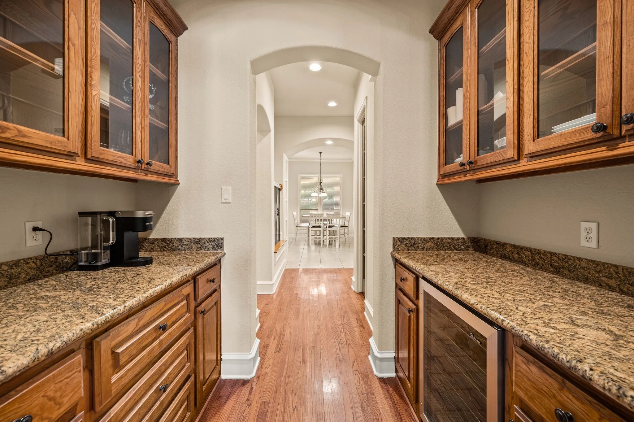 Single Family Residence For Sale in Tarrant County , 533 Round Hollow Lane, Southlake, Texas 76092, 5 Bedroom, 7 Bathroom, 4 Garage spaces, 5,923 Sqft, built in 2000, mls#21373738, Real Estate Agent in Southlake, Homes For Sale in Tarrant county, Homes For Sale in Southlake, Realtor in Southlake Texas, Real Estate Brokerage Independent Realty Texas, Luminita Cordes Realtor