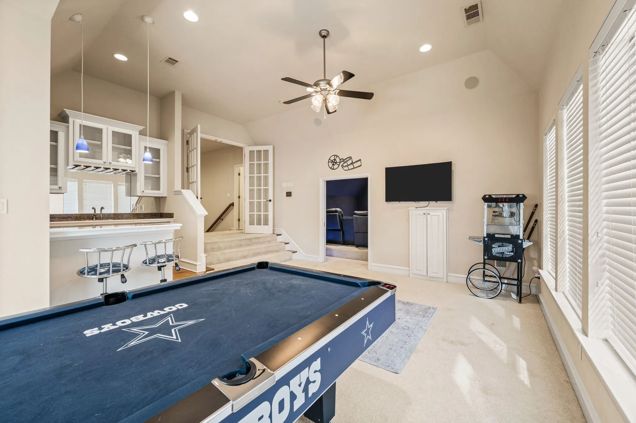 Single Family Residence For Sale in Tarrant County , 533 Round Hollow Lane, Southlake, Texas 76092, 5 Bedroom, 7 Bathroom, 4 Garage spaces, 5,923 Sqft, built in 2000, mls#21373738, Real Estate Agent in Southlake, Homes For Sale in Tarrant county, Homes For Sale in Southlake, Realtor in Southlake Texas, Real Estate Brokerage Independent Realty Texas, Luminita Cordes Realtor