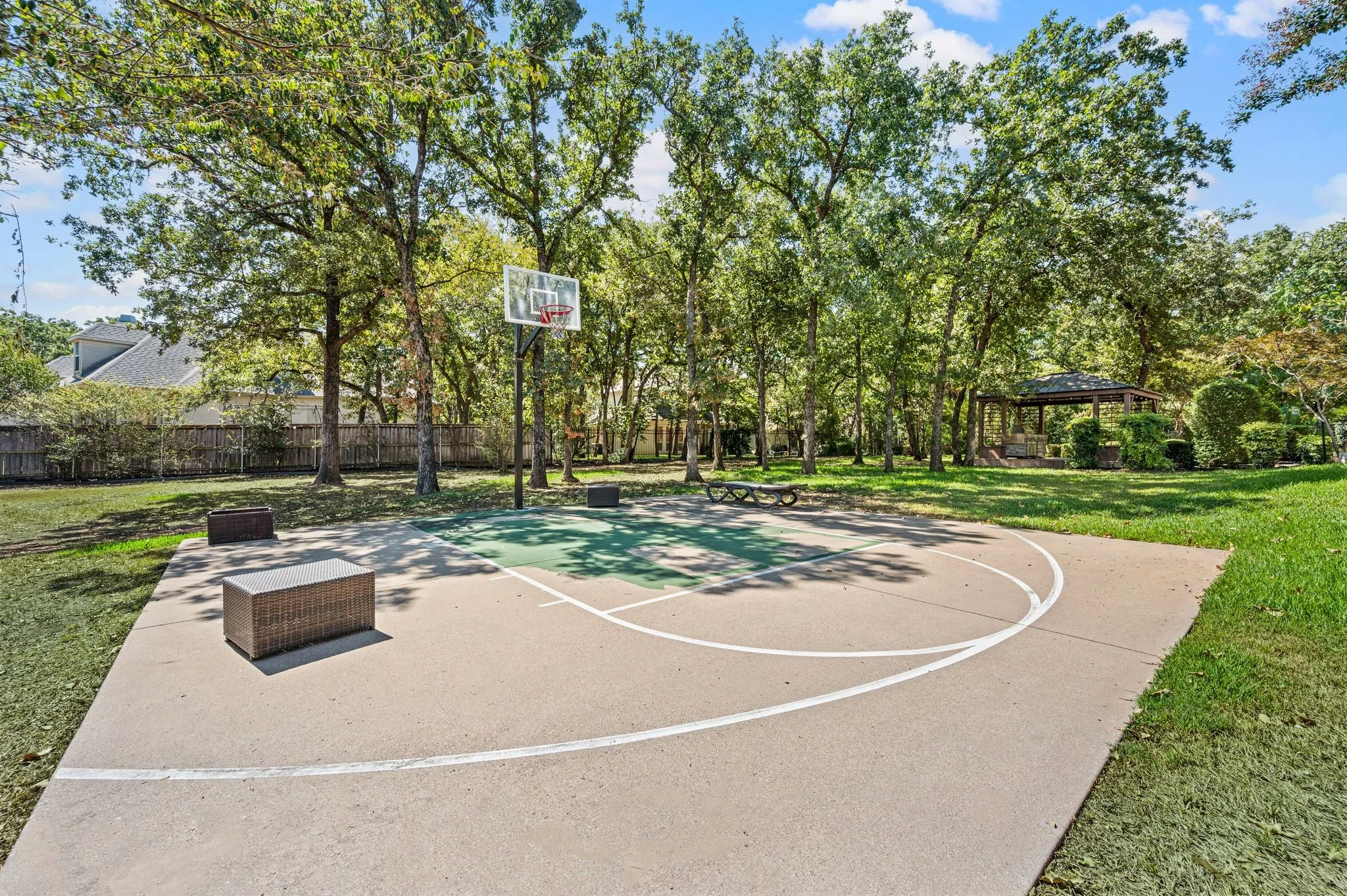 Single Family Residence For Sale in Tarrant County , 533 Round Hollow Lane, Southlake, Texas 76092, 5 Bedroom, 7 Bathroom, 4 Garage spaces, 5,923 Sqft, built in 2000, mls#21373738, Real Estate Agent in Southlake, Homes For Sale in Tarrant county, Homes For Sale in Southlake, Realtor in Southlake Texas, Real Estate Brokerage Independent Realty Texas, Luminita Cordes Realtor