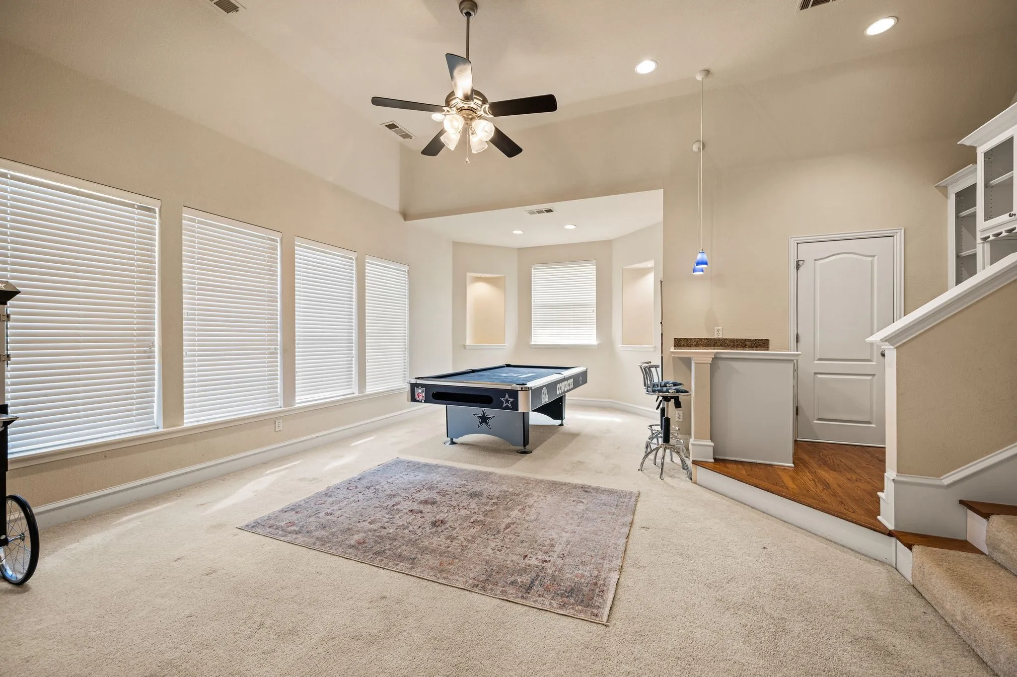 Single Family Residence For Sale in Tarrant County , 533 Round Hollow Lane, Southlake, Texas 76092, 5 Bedroom, 7 Bathroom, 4 Garage spaces, 5,923 Sqft, built in 2000, mls#21373738, Real Estate Agent in Southlake, Homes For Sale in Tarrant county, Homes For Sale in Southlake, Realtor in Southlake Texas, Real Estate Brokerage Independent Realty Texas, Luminita Cordes Realtor