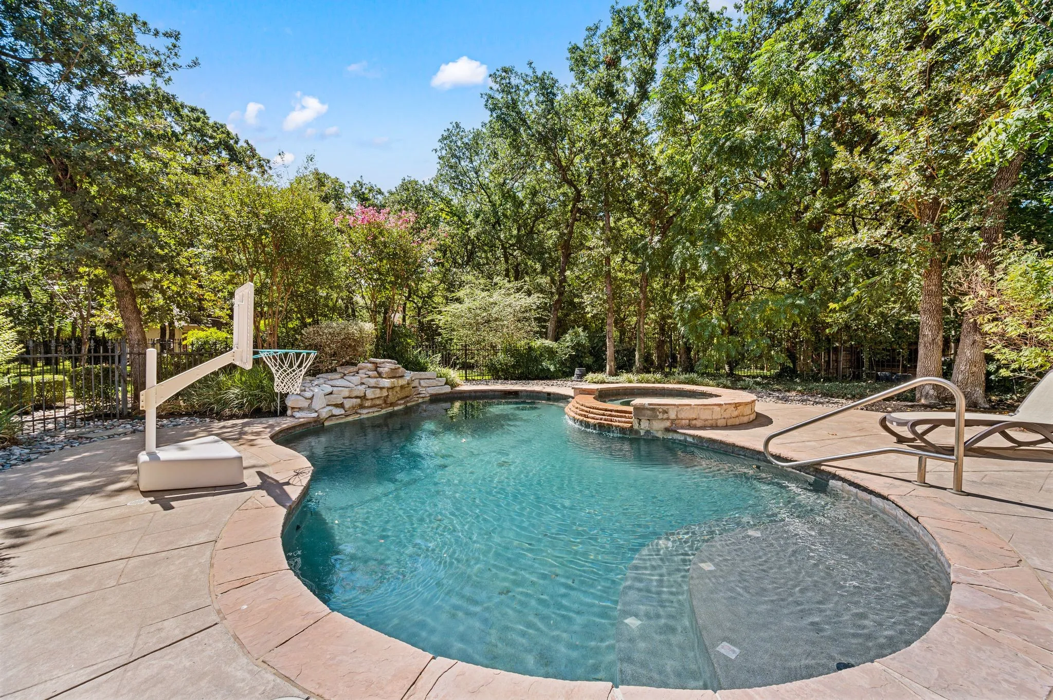 Single Family Residence For Sale in Tarrant County , 533 Round Hollow Lane, Southlake, Texas 76092, 5 Bedroom, 7 Bathroom, 4 Garage spaces, 5,923 Sqft, built in 2000, mls#21373738, Real Estate Agent in Southlake, Homes For Sale in Tarrant county, Homes For Sale in Southlake, Realtor in Southlake Texas, Real Estate Brokerage Independent Realty Texas, Luminita Cordes Realtor