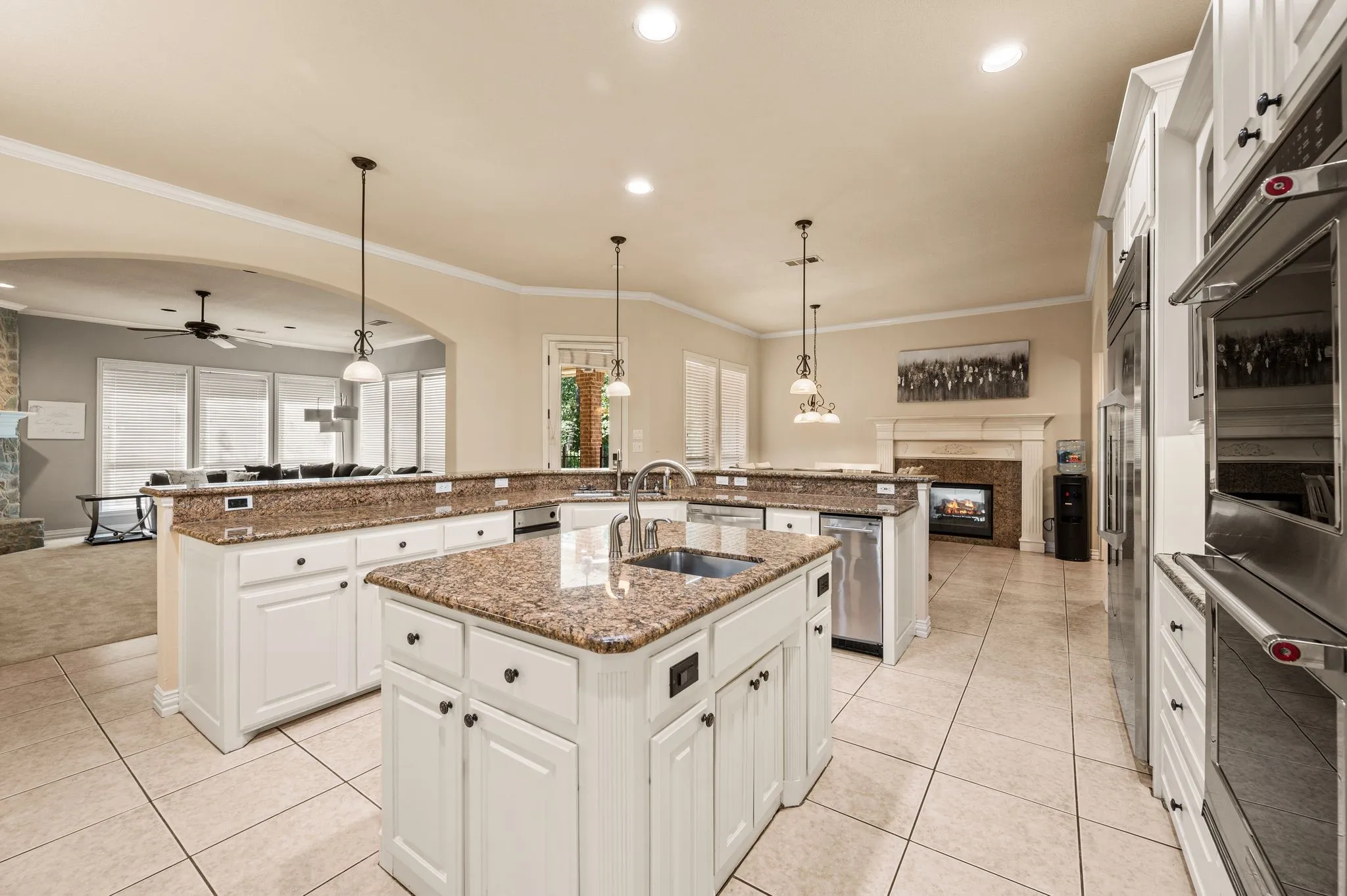 Single Family Residence For Sale in Tarrant County , 533 Round Hollow Lane, Southlake, Texas 76092, 5 Bedroom, 7 Bathroom, 4 Garage spaces, 5,923 Sqft, built in 2000, mls#21373738, Real Estate Agent in Southlake, Homes For Sale in Tarrant county, Homes For Sale in Southlake, Realtor in Southlake Texas, Real Estate Brokerage Independent Realty Texas, Luminita Cordes Realtor
