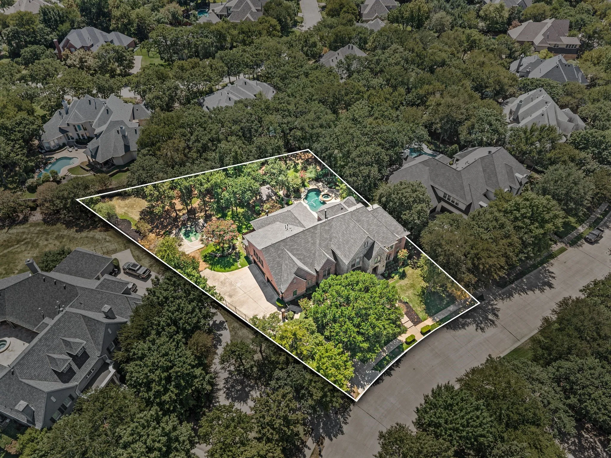 Single Family Residence For Sale in Tarrant County , 533 Round Hollow Lane, Southlake, Texas 76092, 5 Bedroom, 7 Bathroom, 4 Garage spaces, 5,923 Sqft, built in 2000, mls#21373738, Real Estate Agent in Southlake, Homes For Sale in Tarrant county, Homes For Sale in Southlake, Realtor in Southlake Texas, Real Estate Brokerage Independent Realty Texas, Luminita Cordes Realtor